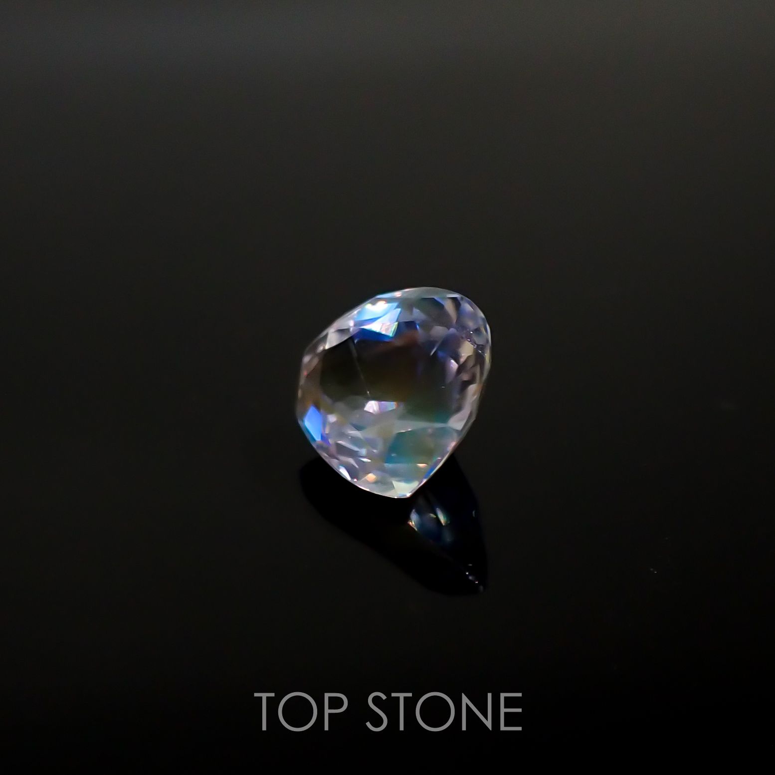 レインボームーンストーン(アンデシンラブラドライト) マダガスカル産 ルース 1.57ct[210711768]7.5×8.1mm前後