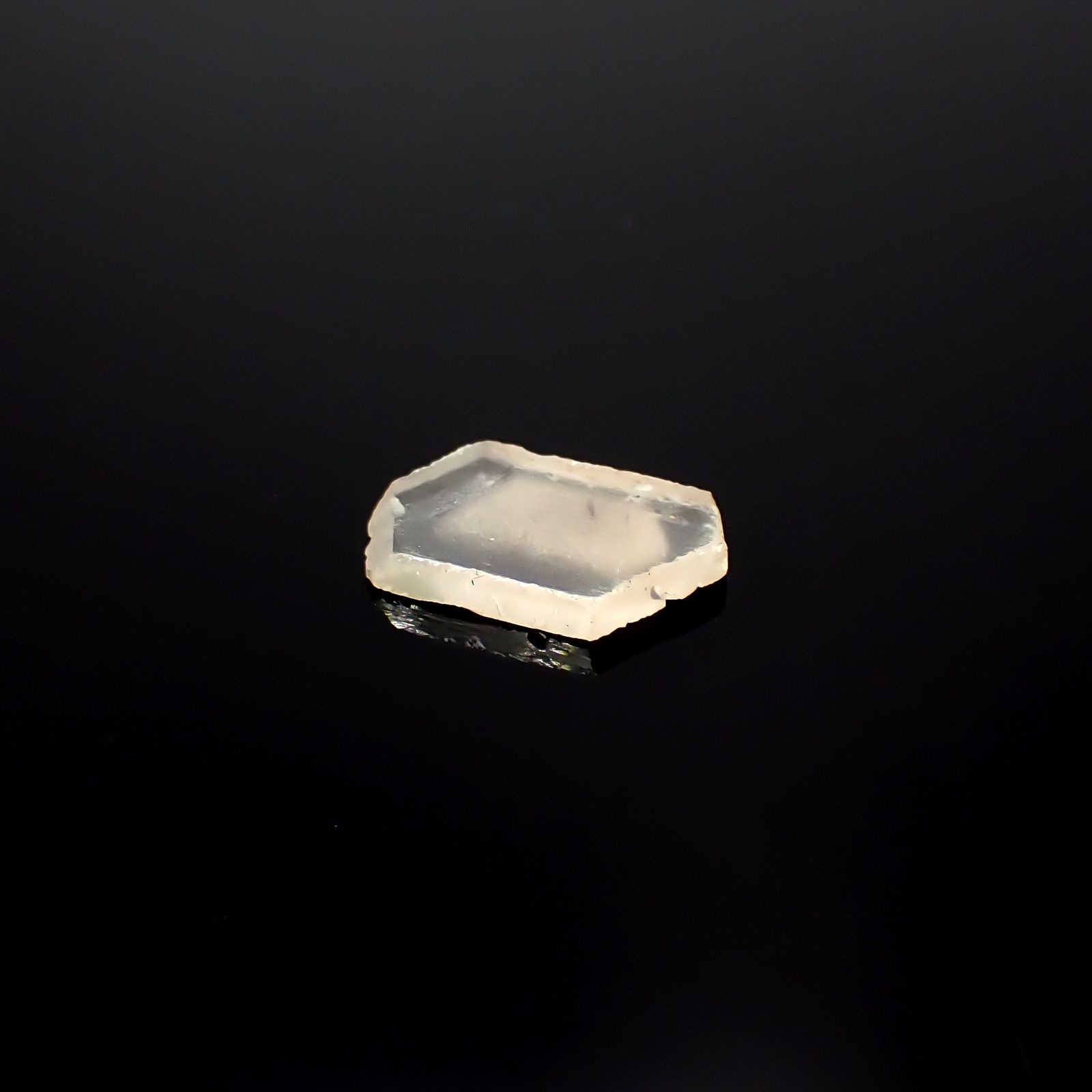ファントムクォーツ 原石スライス ブラジル産 3.79ct [250330073]16.4x9.9mm前後