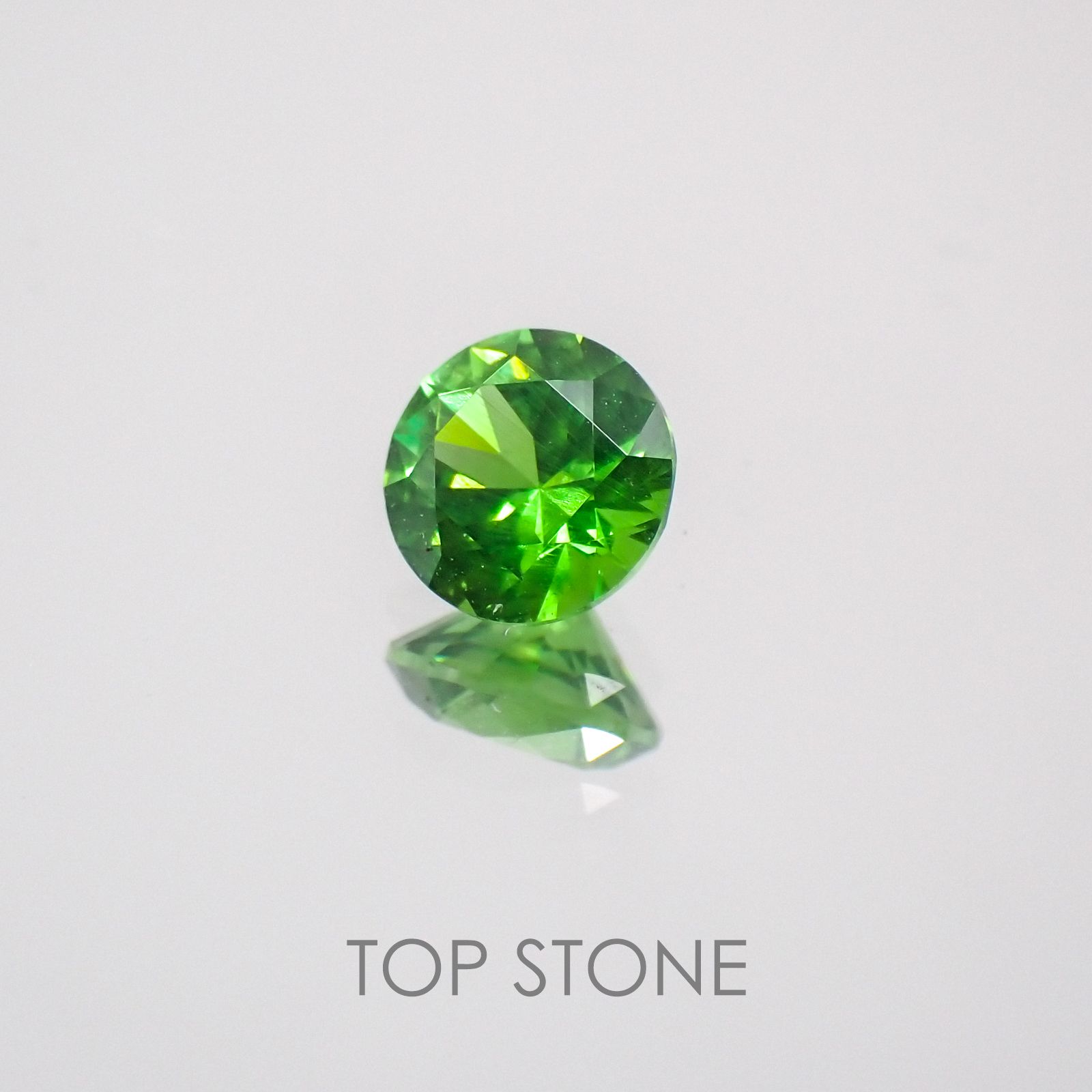 デマントイドガーネット(宝石名デマントイド・ガーネット) ロシア産 0.427ct ソ付(彩珠)[210310252]4.5×4.5mm前後