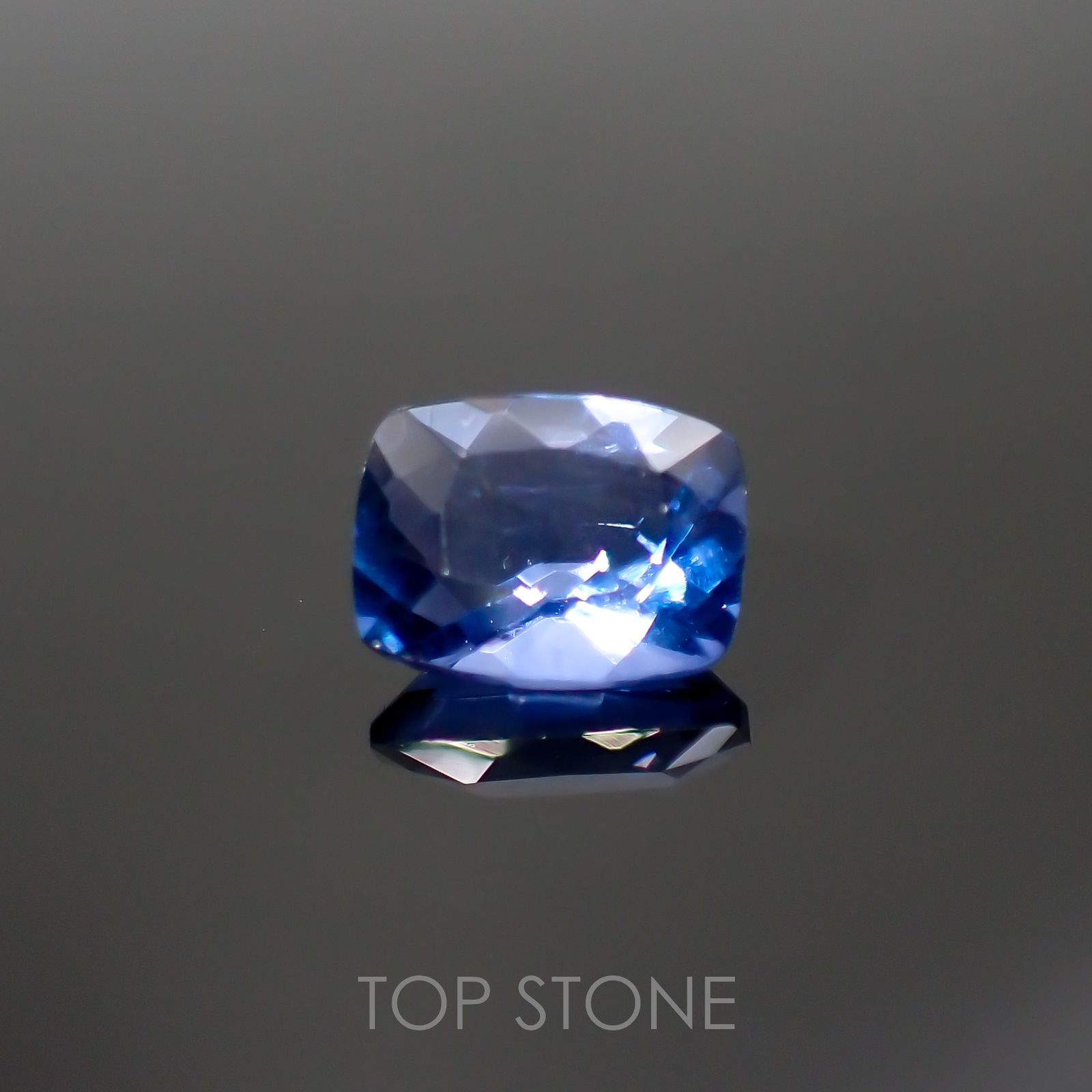 カラーチェンジフローライト(宝石名ブルー・フルオライト)ブラジル産 1.68ct 識別済[220114241]8.2x6.2mm前後