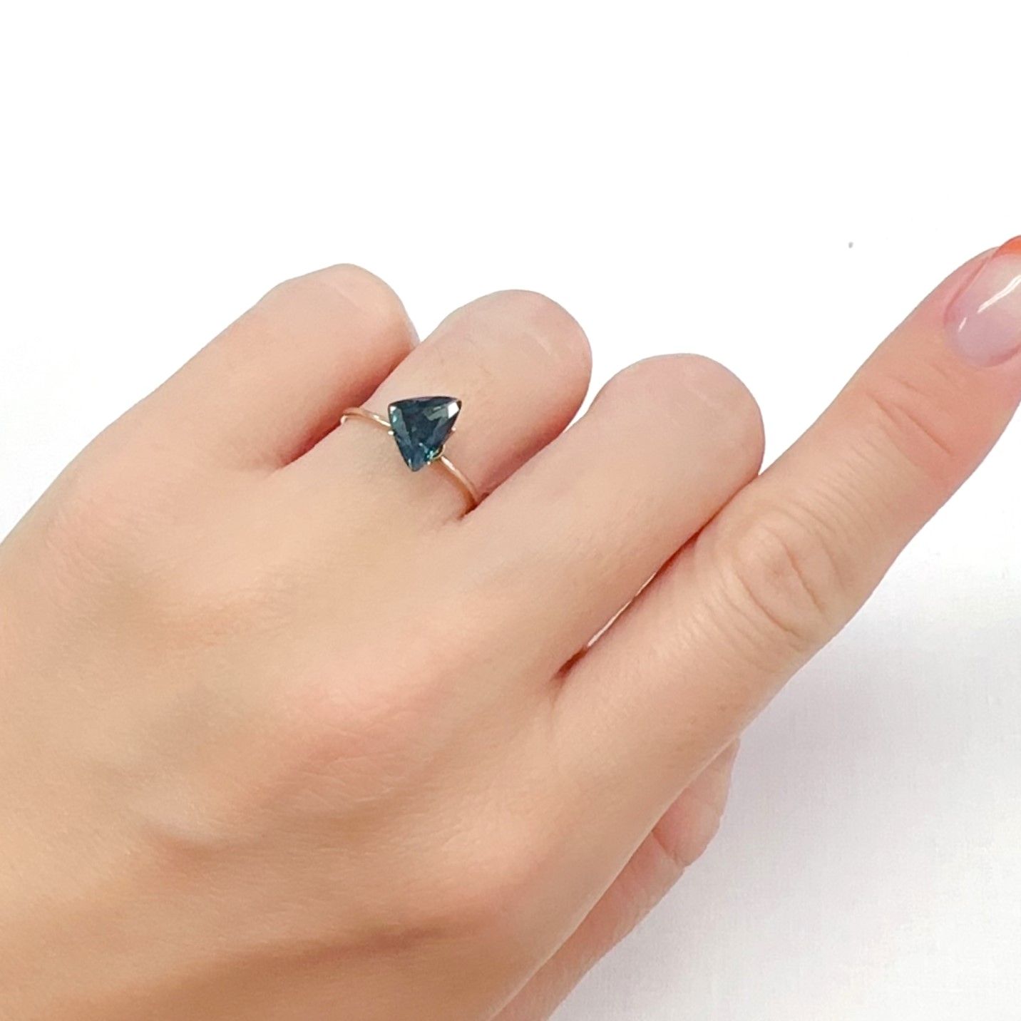 ブルーグリーントルマリン ブラジル産 1.11ct[240527537]9x6.6mm前後