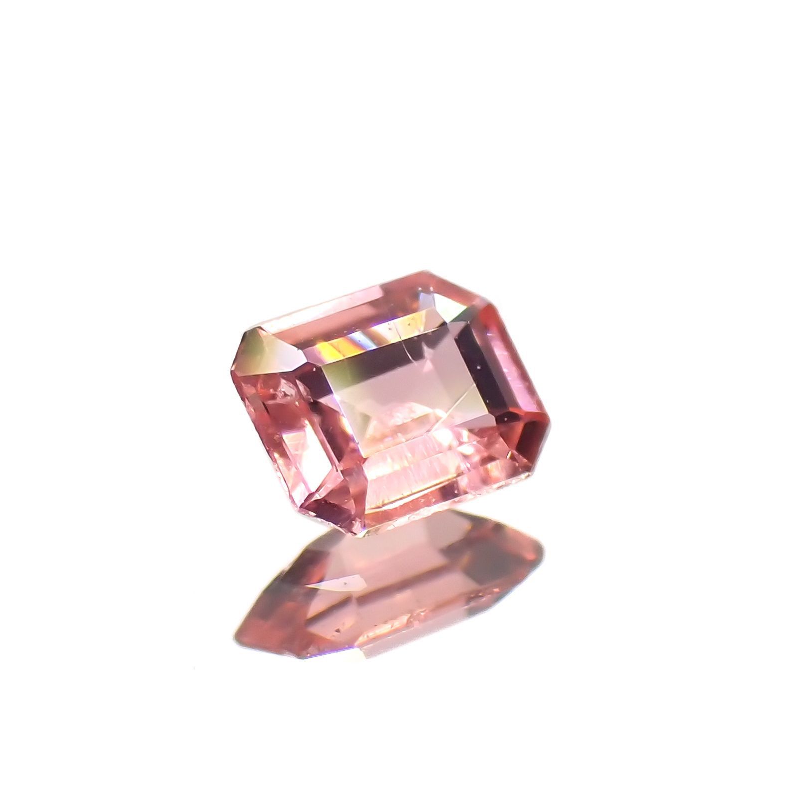 ヴェイリネナイト(宝石名ベイリネナイト)パキスタン産 0.11ct 識別済[221219288]3.2x2.6mm前後