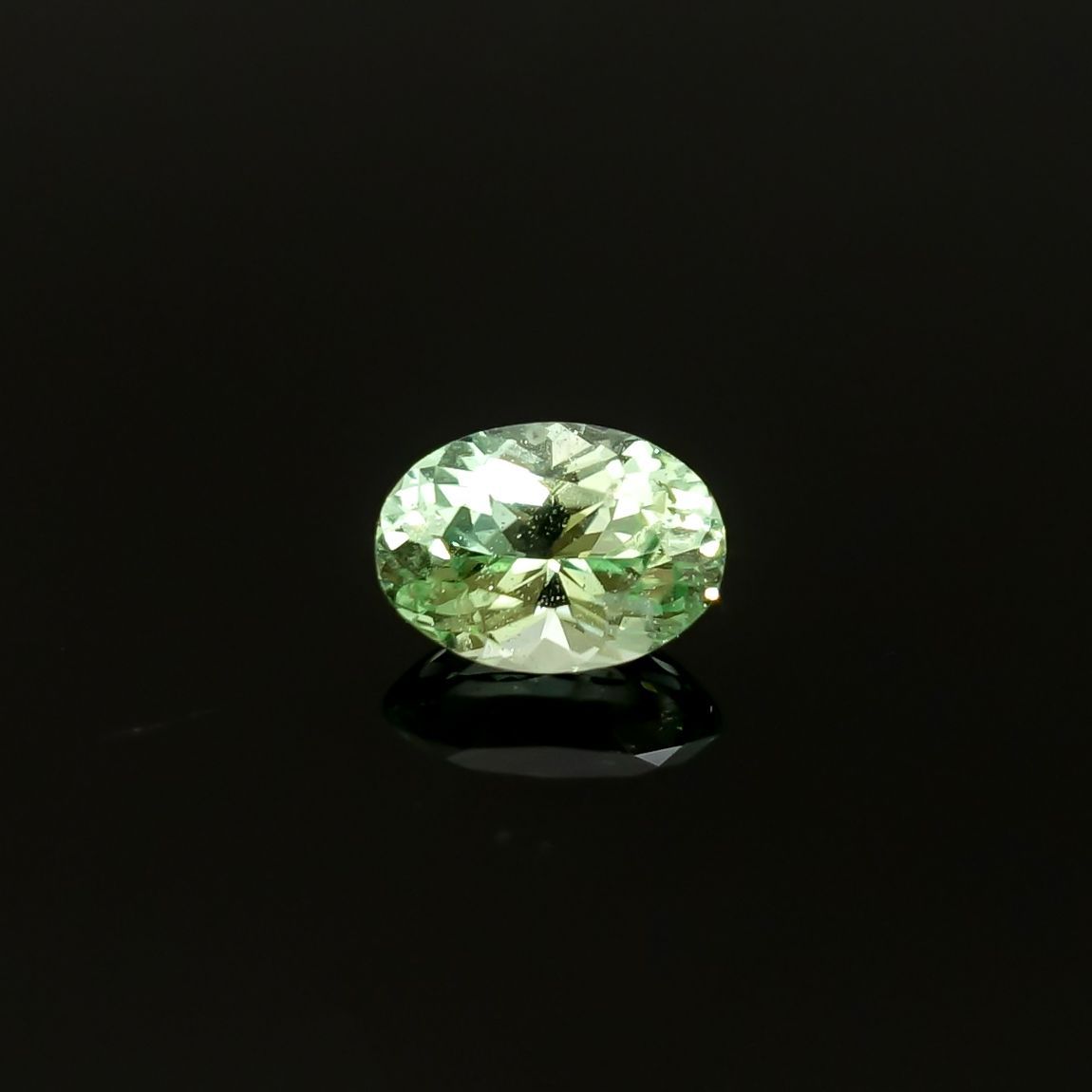 バナジウムコーネルピン(宝石名コーネルピン)タンザニア・タンガ州産 0.56ct 識別済[220115628]5.8x4.2mm前後