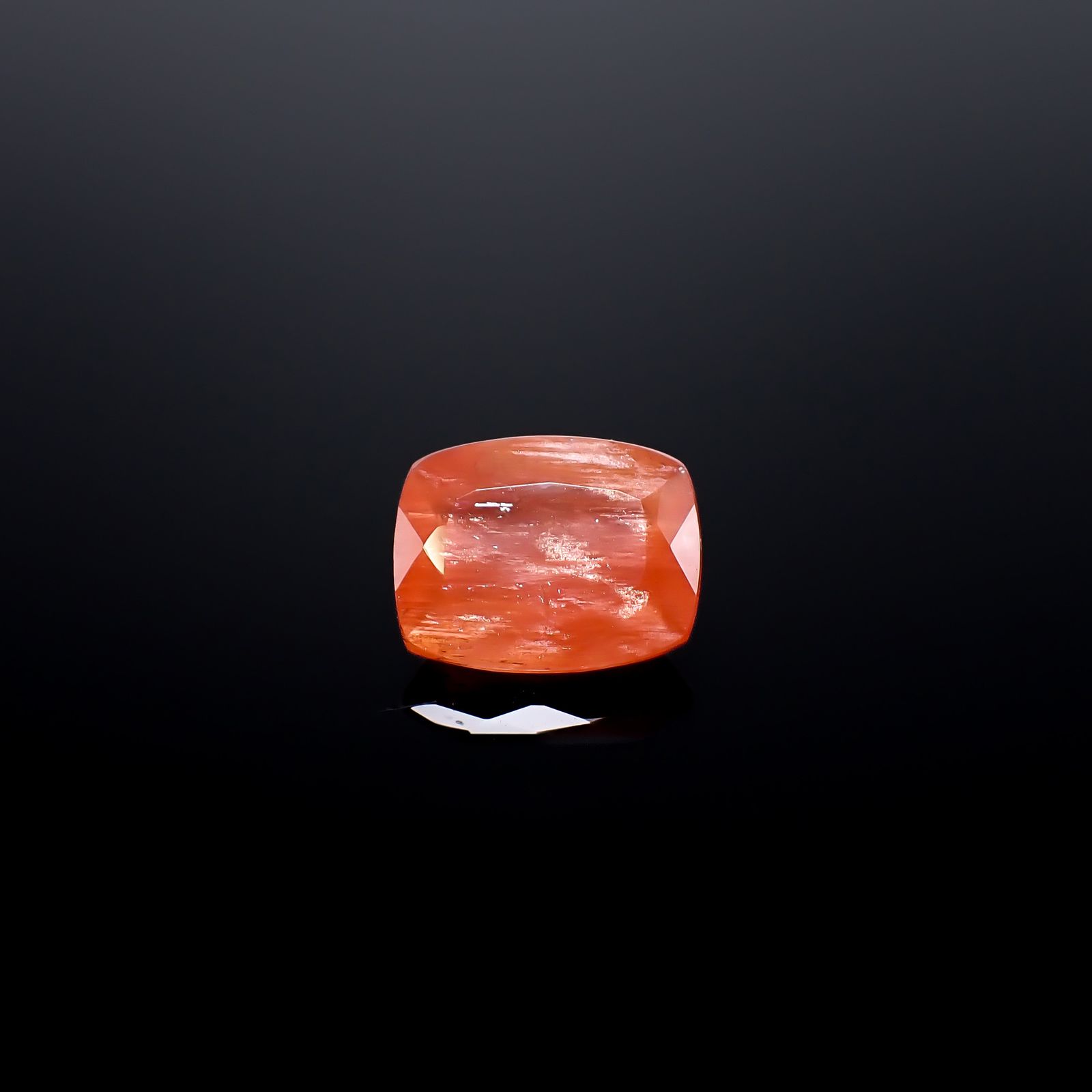 サンストーンスキャポライト(宝石名シーン・スキャポライト)タンザニア産 識別済 3.56ct / 11.2x8.7mm前後 [260832728]
