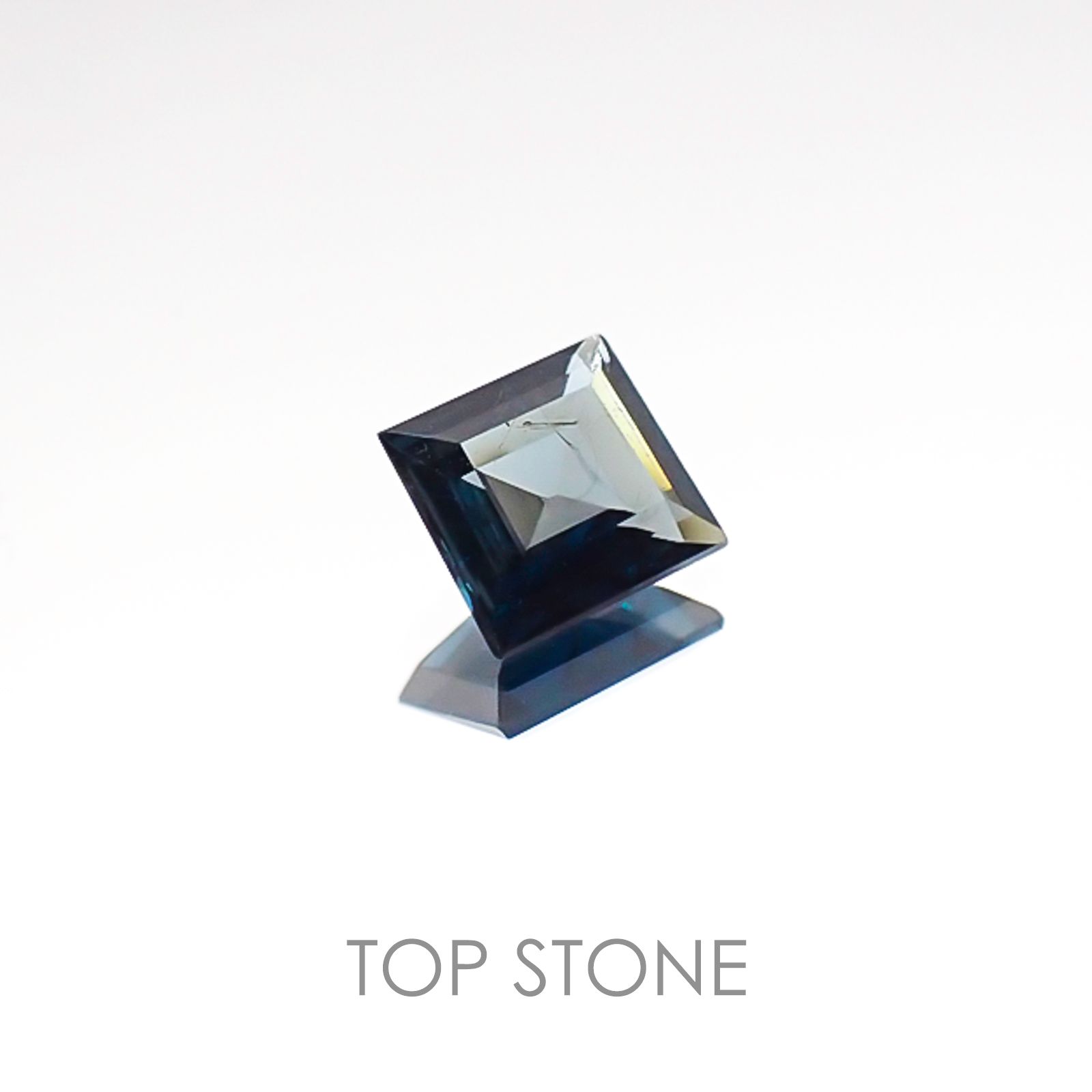 サファリン(サフィリン) スリランカ産 ルース 0.456ct ソーティング付き[20106503]4.6×4.4mm前後