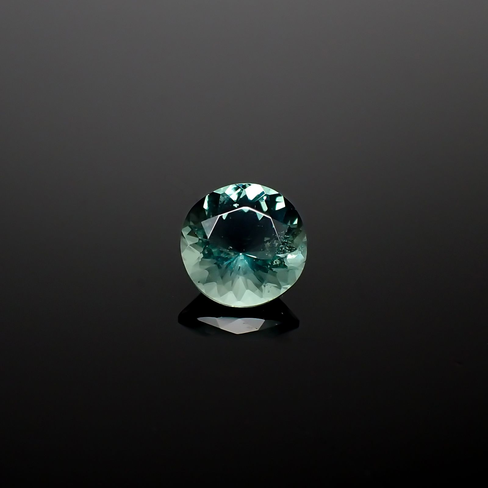 フローライト フルオレッセンス イギリス・ダイアナマリア鉱山産 1.38ct[240527700]7.2x7.1mm前後