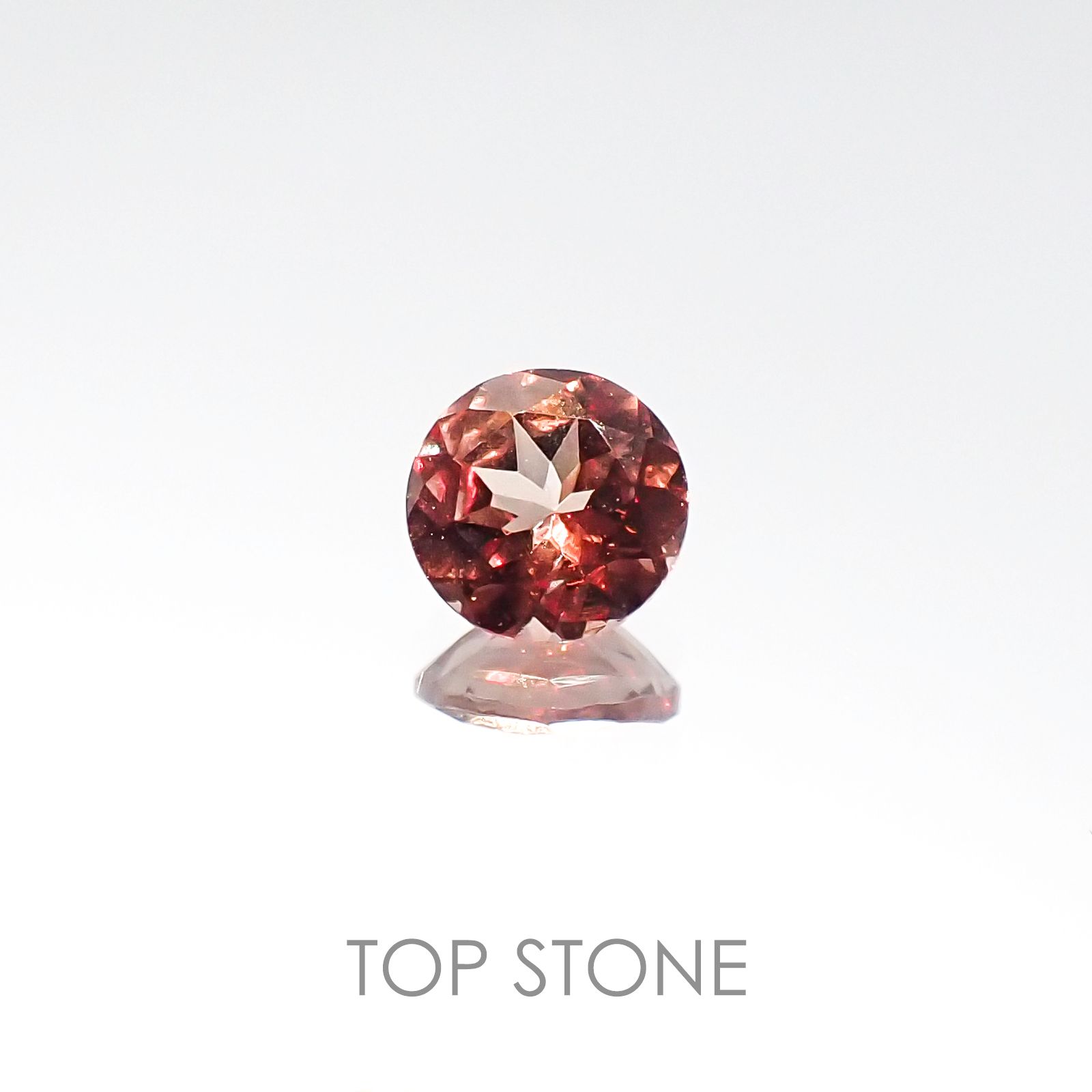 カラーチェンジマラヤガーネット タンザニア産 ルース 0.52ct[20106085]5.1×5mm前後