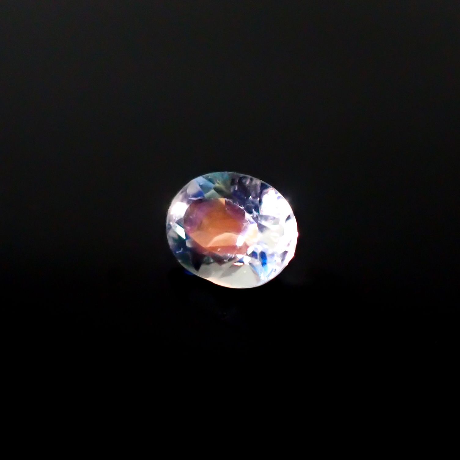 レインボームーンストーン(宝石名ラブラドライト)タンザニア産 0.40ct 識別済[241029203]5.4x4.2mm前後