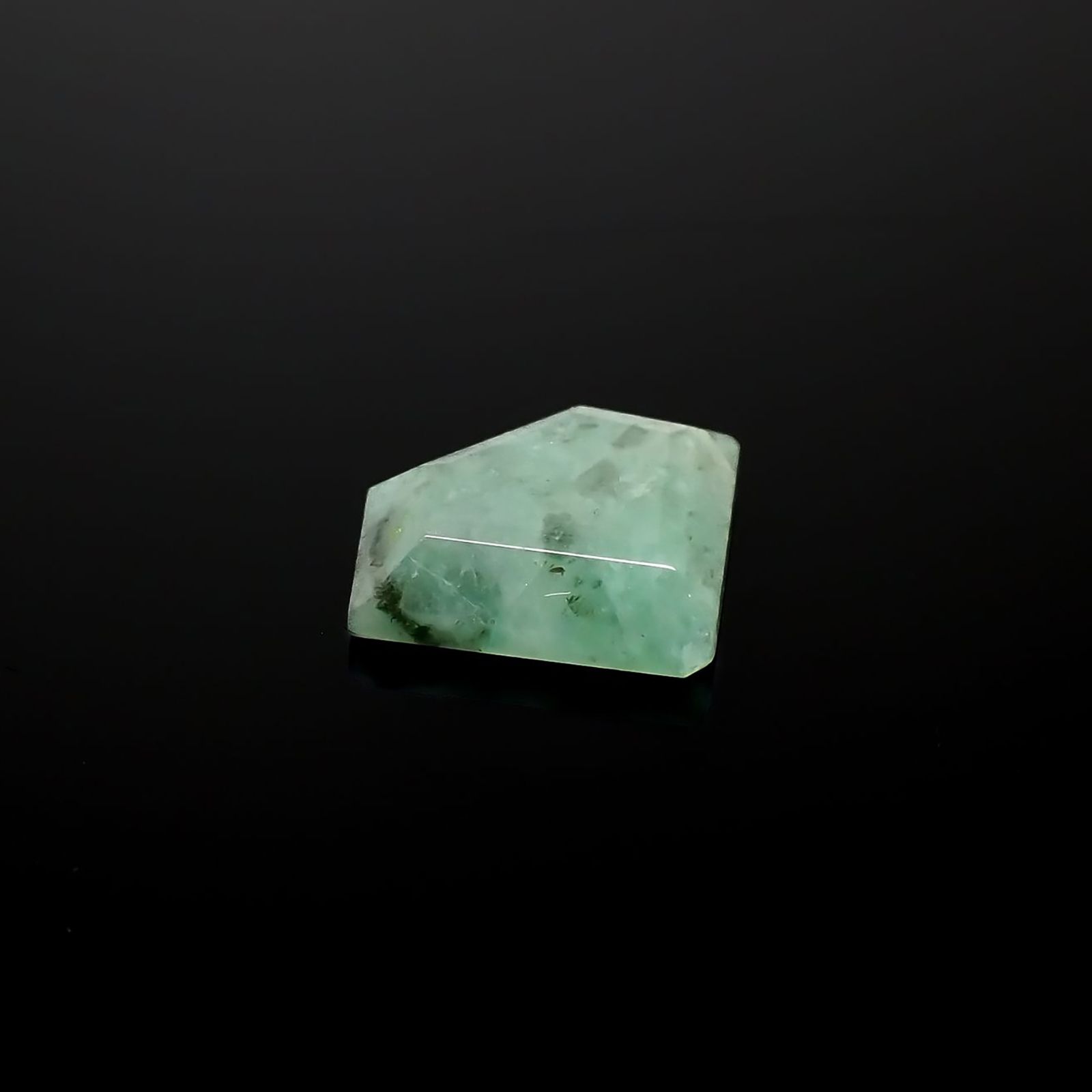 ◇カスタムカット◇エメラルド ブラジル産 2.67ct / 12.8x10.4mm前後 [240326483]