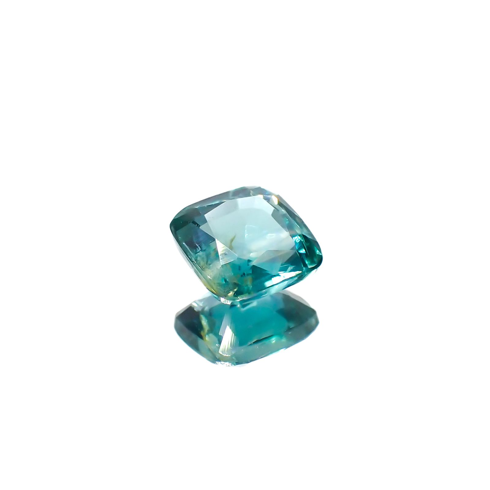 バイカラーカイヤナイト(宝石名カイヤナイト)ネパール産 1.26ct 識別済[240326690]6.1x6mm前後