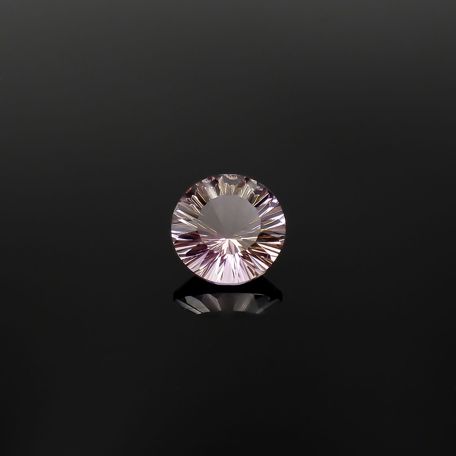 ◇コンケーブカット◇アメトリン ブラジル/ボリビア産 10.35ct / 15.1x15.1mm前後 [260632313]