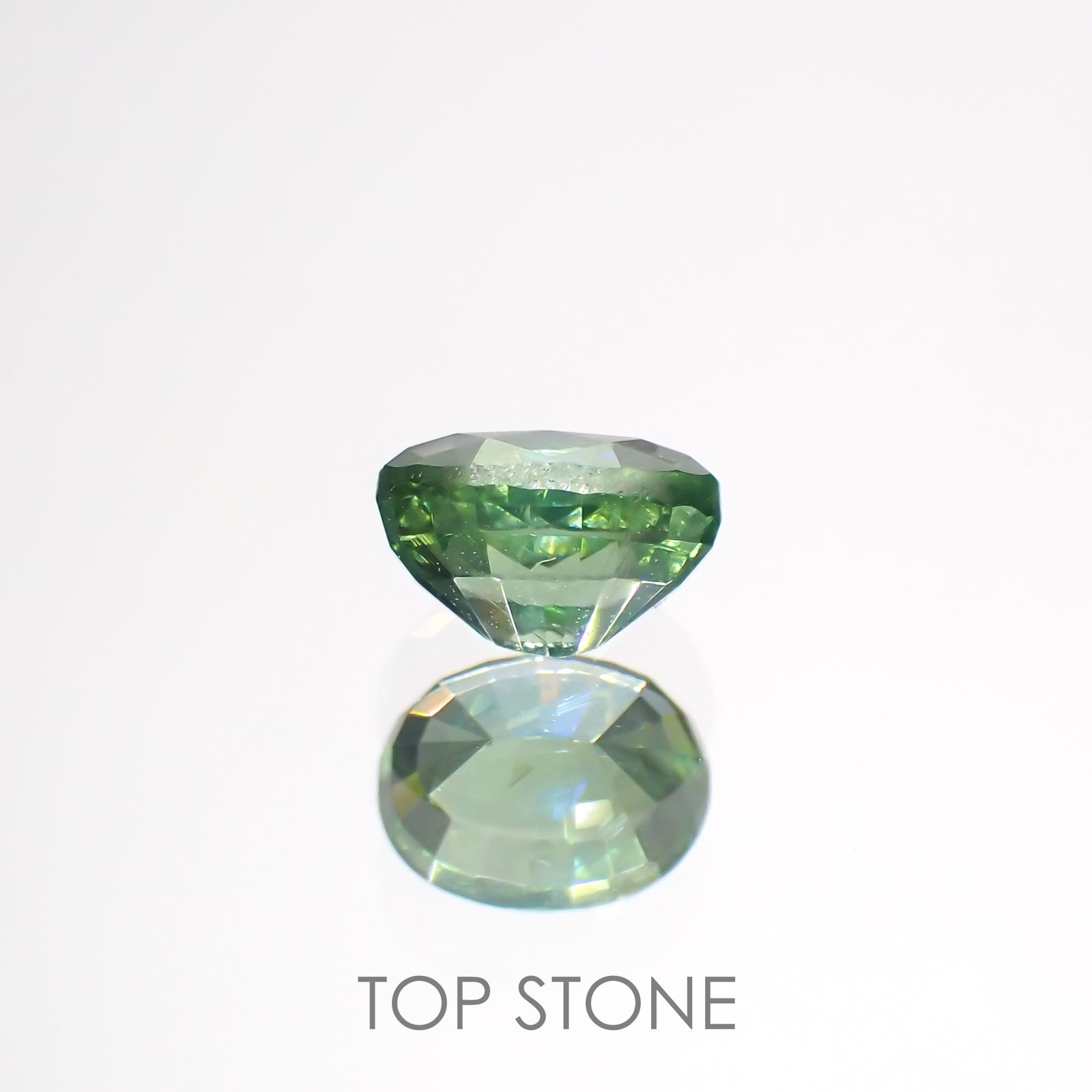 グリーンジルコン(宝石名ジルコン)スリランカ/カンボジア産 0.78ct 識別済[220114889]5.5x4.3mm前後