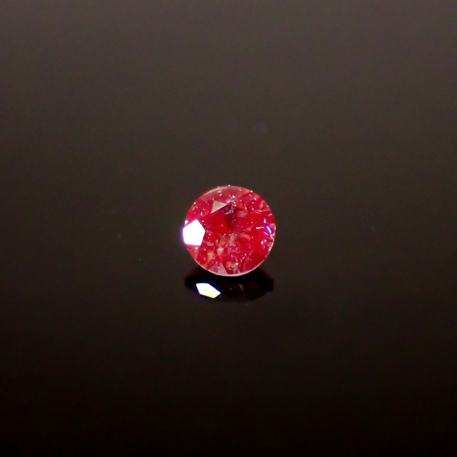 アレキサンドライト ロシア産 0.035ct / 2x2mm前後 [260131564]