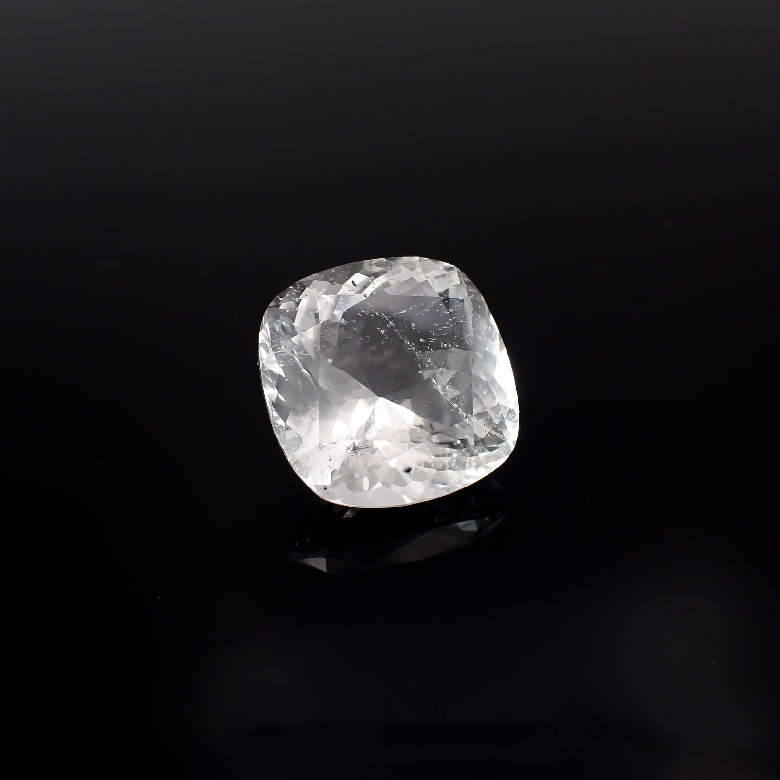 ベリロナイト(宝石名ベリロナイト)パキスタン産 11.230ct ソ付(彩珠)[221018932]14.5x14.4mm前後
