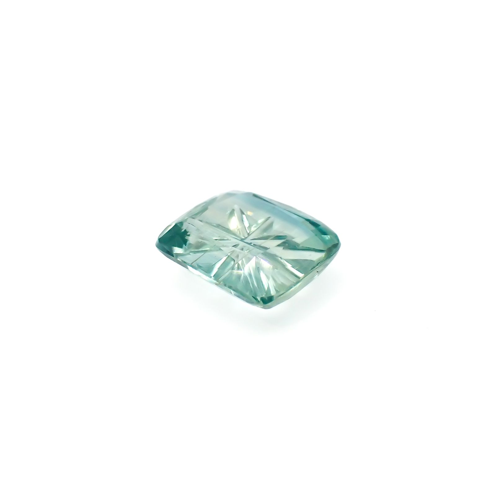 ◇甲州貴石切子Plus Three◇バイカラーカイヤナイト カード付き(宝石名カイヤナイト)ネパール産 1.58ct 識別済[231225069]7.5x6..8mm前後