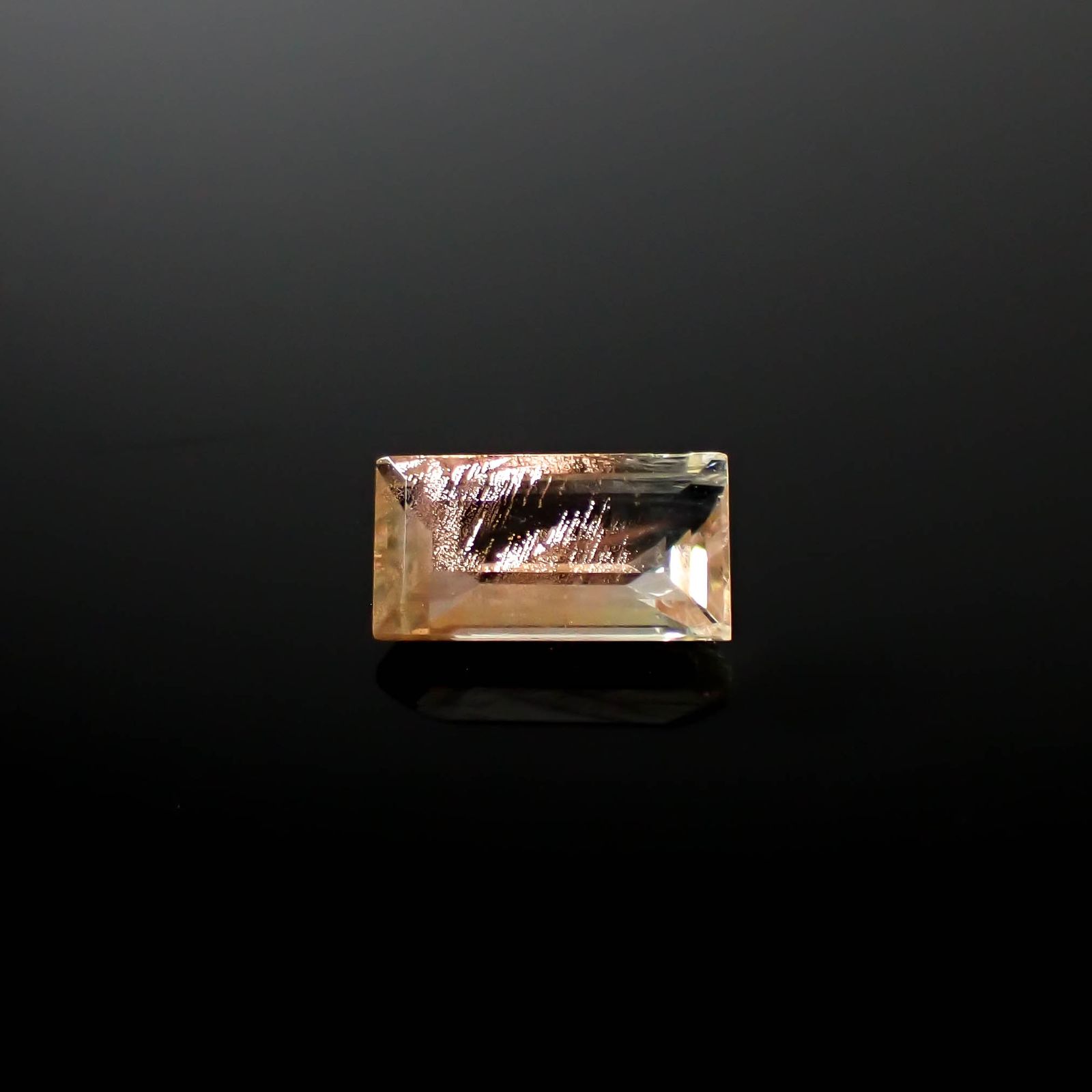 オレゴンサンストーン アメリカ・オレゴン州産 1.18ct[240627871]8.8x4.6mm前後