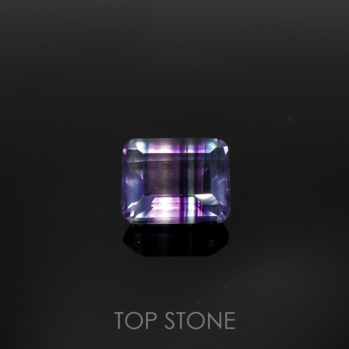 パーティカラーフローライト(宝石名フルオライト)ブラジル産 4.63ct 識別済[220115086]10.1x8.2mm前後
