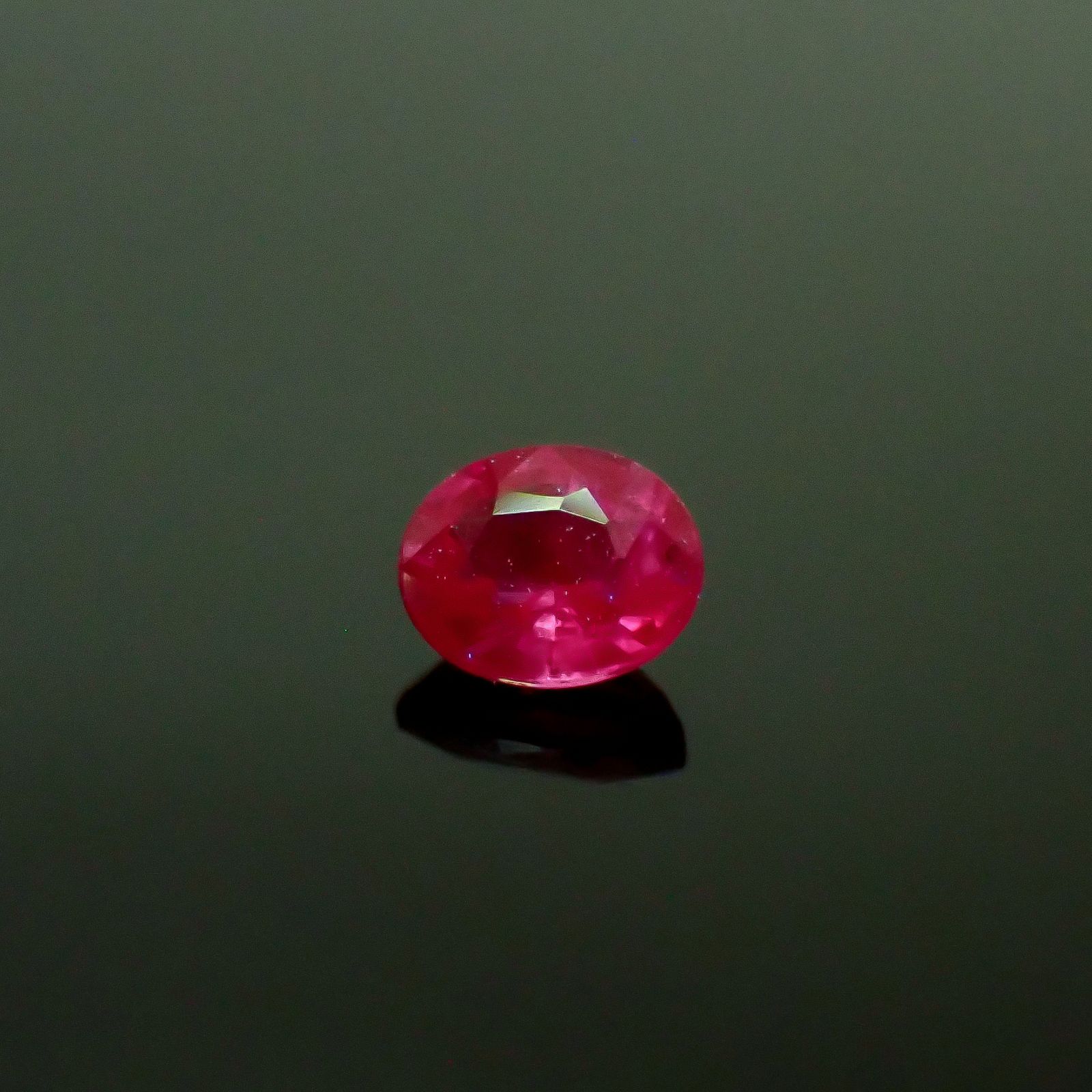 ウィンザーサファイア タンザニア・ウィンザー産 0.25ct [250730828]4x3.3mm前後