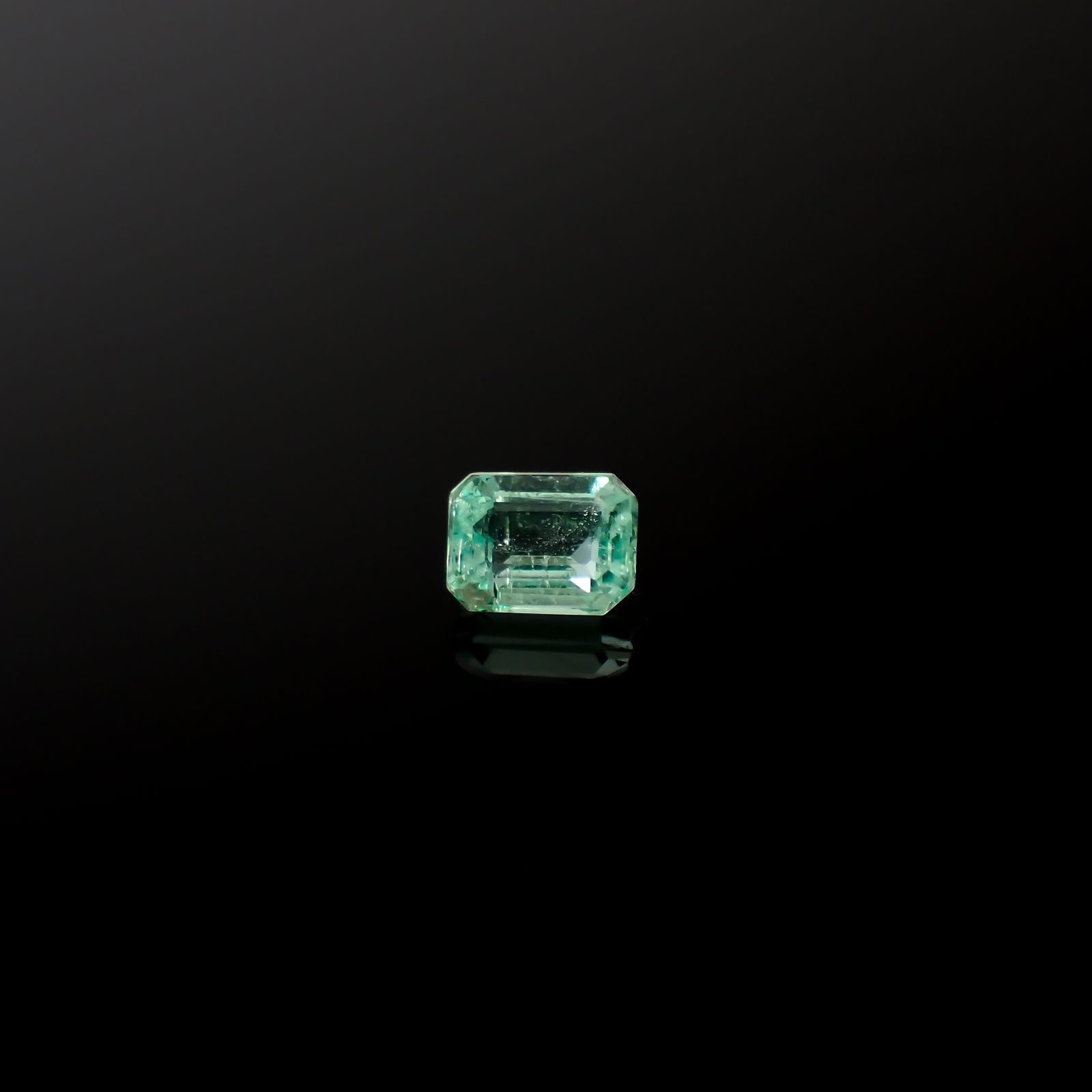 パステルカラーエメラルド コロンビア産 0.20ct[240225956]3.8x2.9mm前後