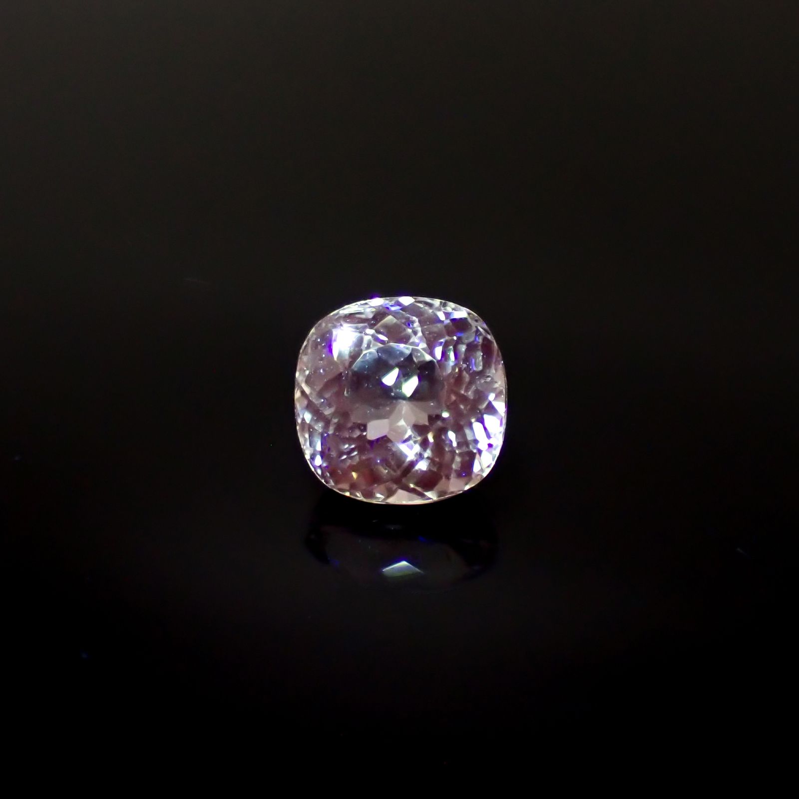 シルバーアパタイト フルオレッセンス アフリカ産 1.77ct[240928960]6.8x6.7mm前後