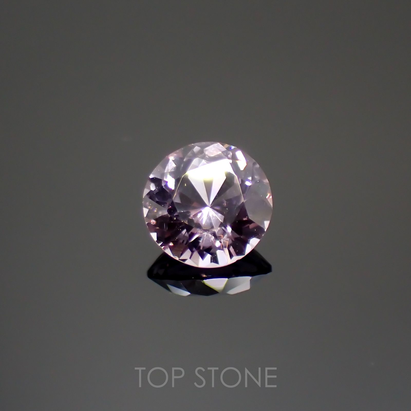 ラベンダーピンクスピネル(宝石名スピネル)ビルマ/マダガスカル産 0.63ct 識別済[220114553]5.2x5.2mm前後