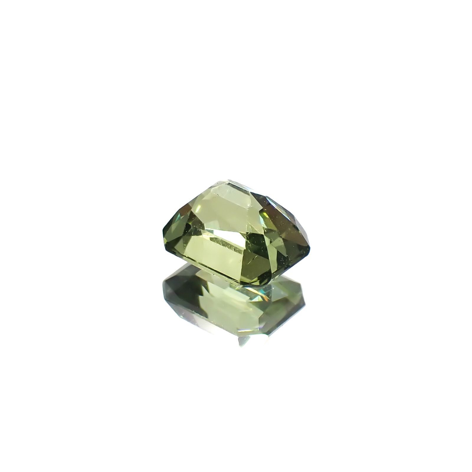 グリーンアパタイト マダガスカル産 0.75ct [241129483]5.6x4.5mm前後