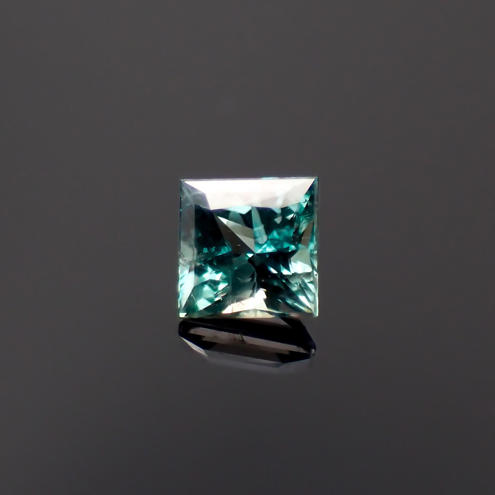 ◇プリンセスカット◇アレキサンドライト ブラジル産 0.11ct[230522059]2.5x2.5mm前後