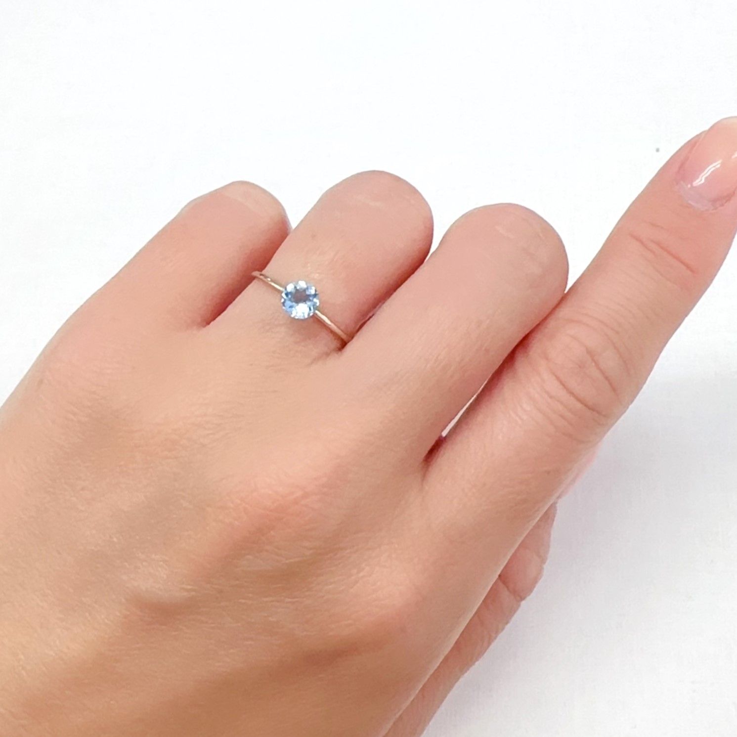 アクアマリン(宝石名アクアマリン)モザンビーク産 0.42ct 識別済[240226012]5x5mm前後