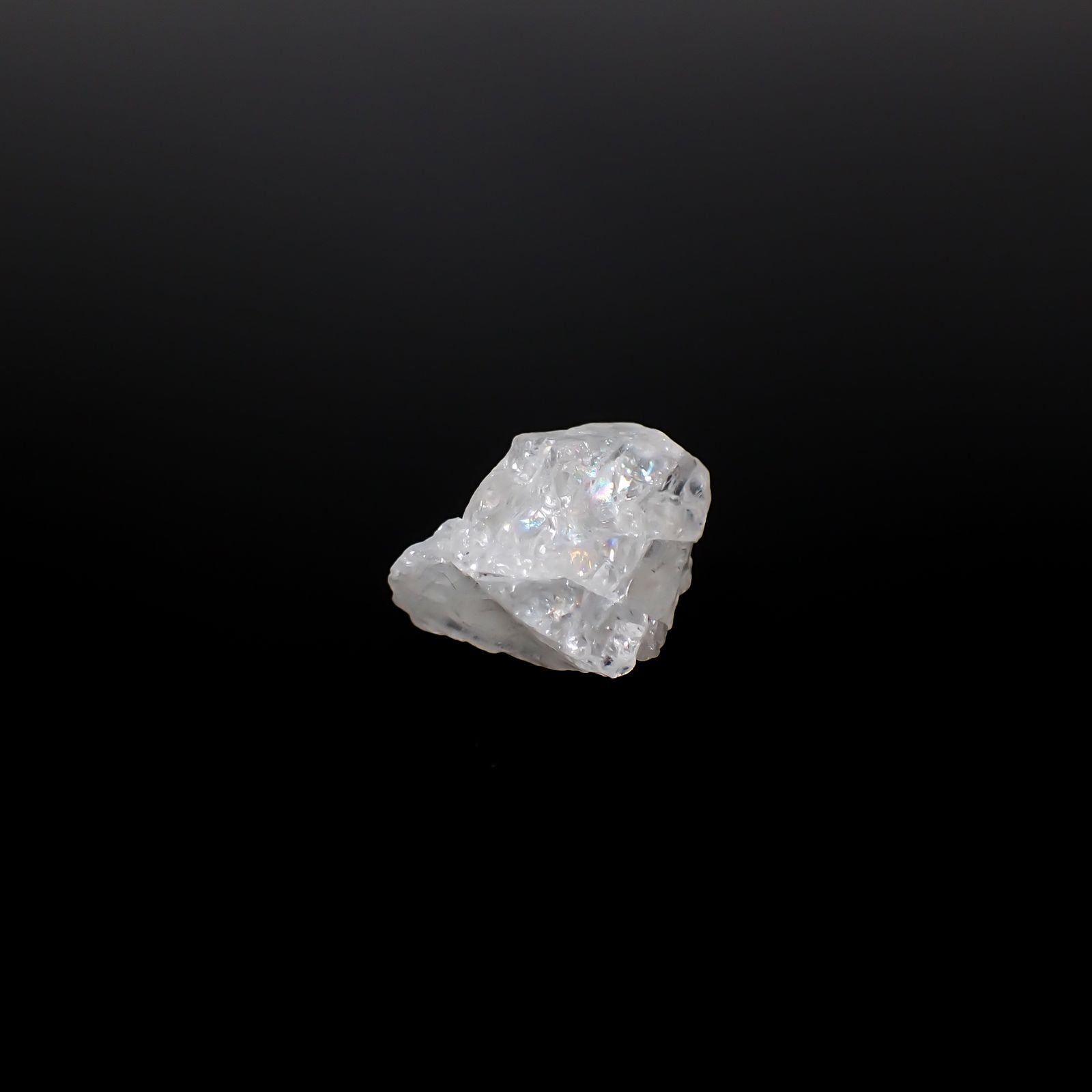 フェナカイト原石 ロシア産 9.88ct / 14.9x12.6mm前後 [260532173]