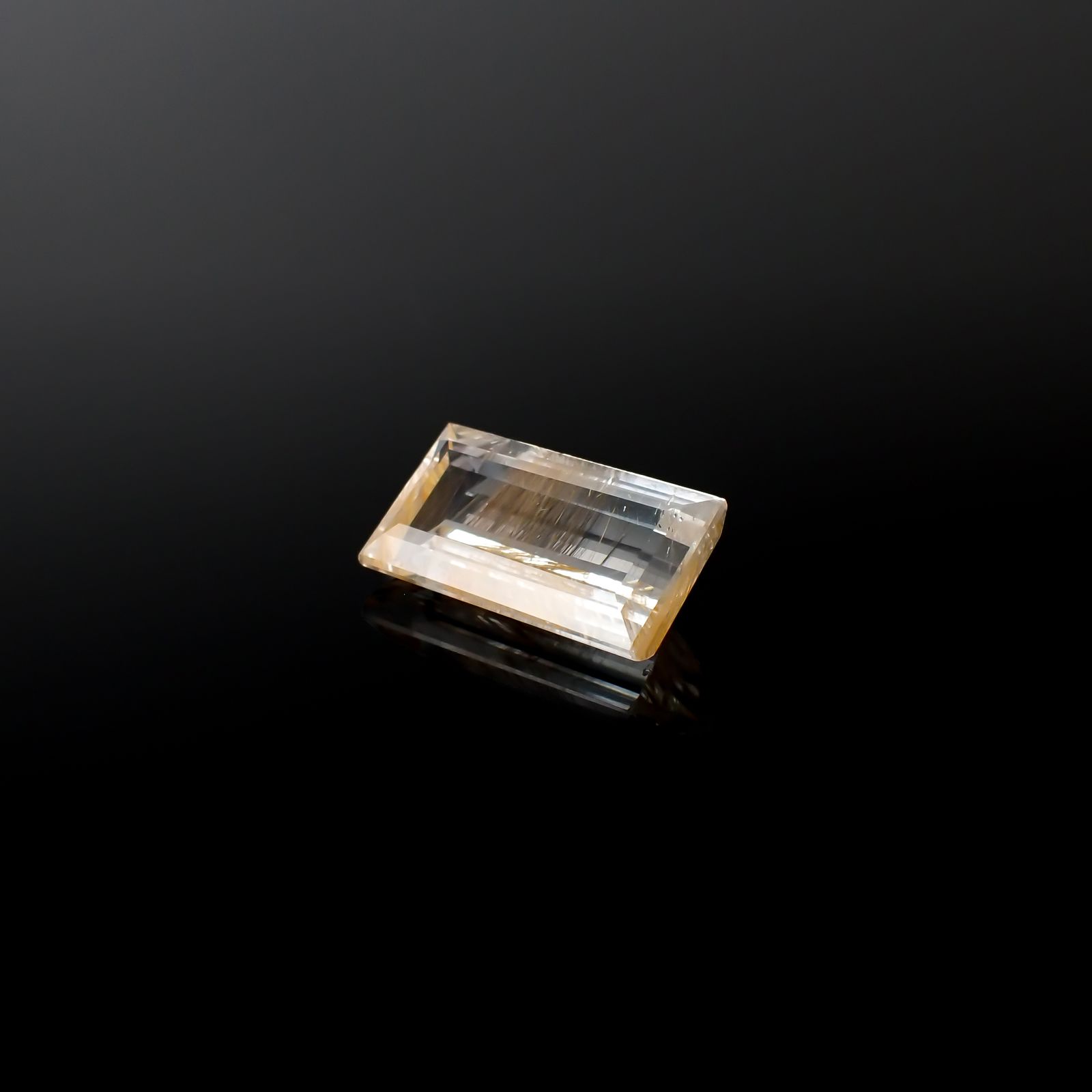 ニードルイントパーズ(チューブイントパーズ) ブラジル・ミナスジェライス州産 18.47ct[240225891]20.5x11.1mm前後