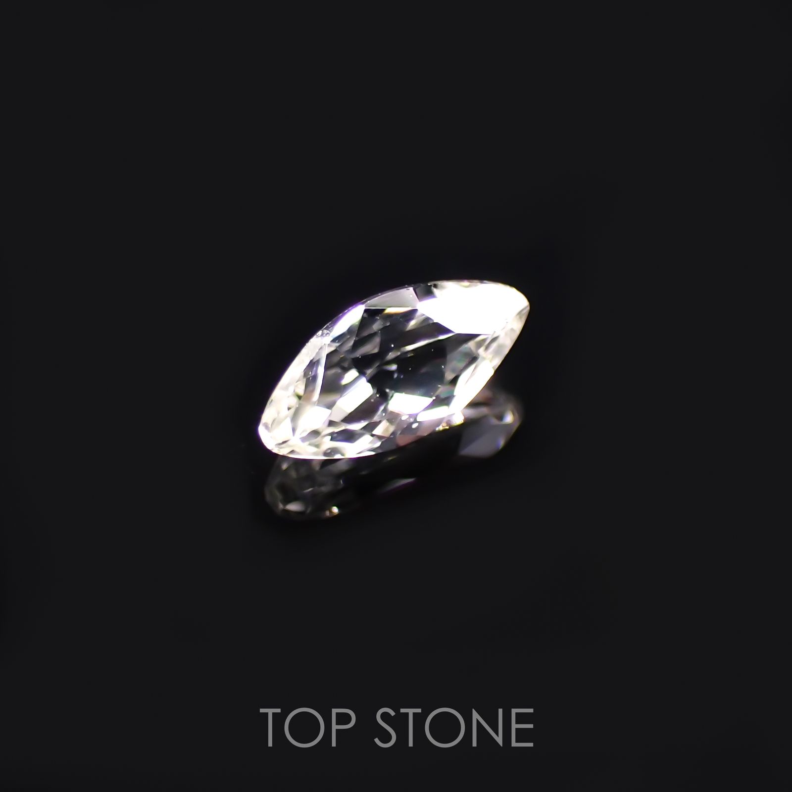 リューコガーネット(宝石名ホワイト グロッシュラー・ガーネット) ビルマ産 0.26ct 識別済[210510773]5.6×2.5mm前後