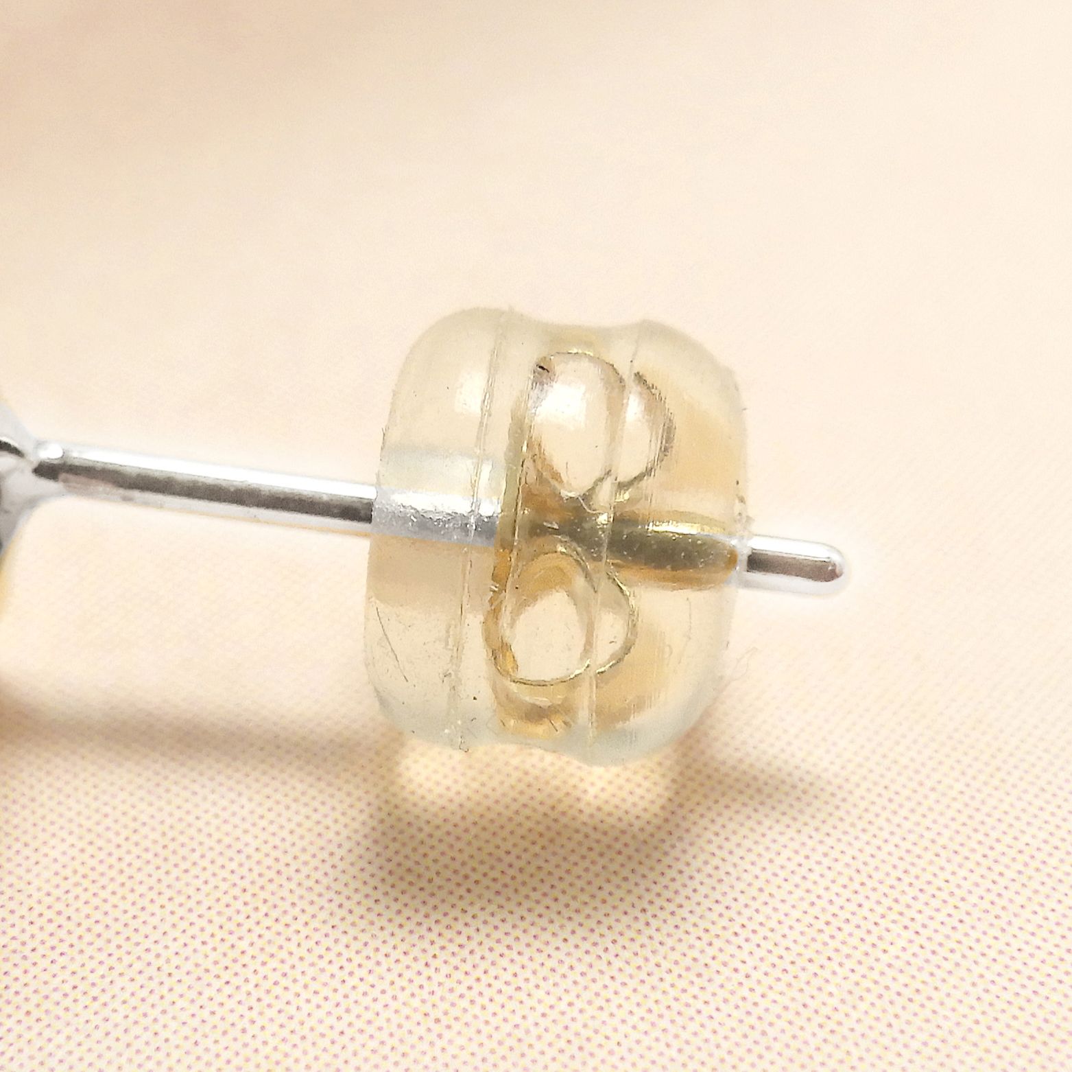Pt900ポストピアス用空枠 オーバル爪留め つや消し (片耳用・キャッチ付き) 3×4 | 3×5 | 4×5 | 4×6 |  5×7 |  6×8mmルース用 [230119826]