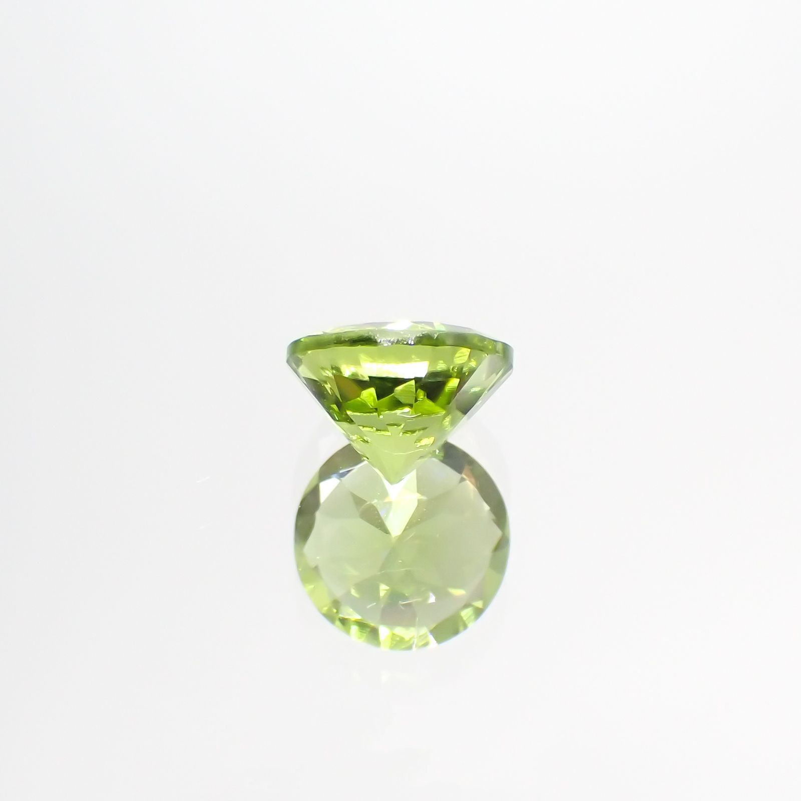 ペリドット(宝石名ペリドット) パキスタン産 1.13ct 識別済[210813074]6.4×6.4mm前後