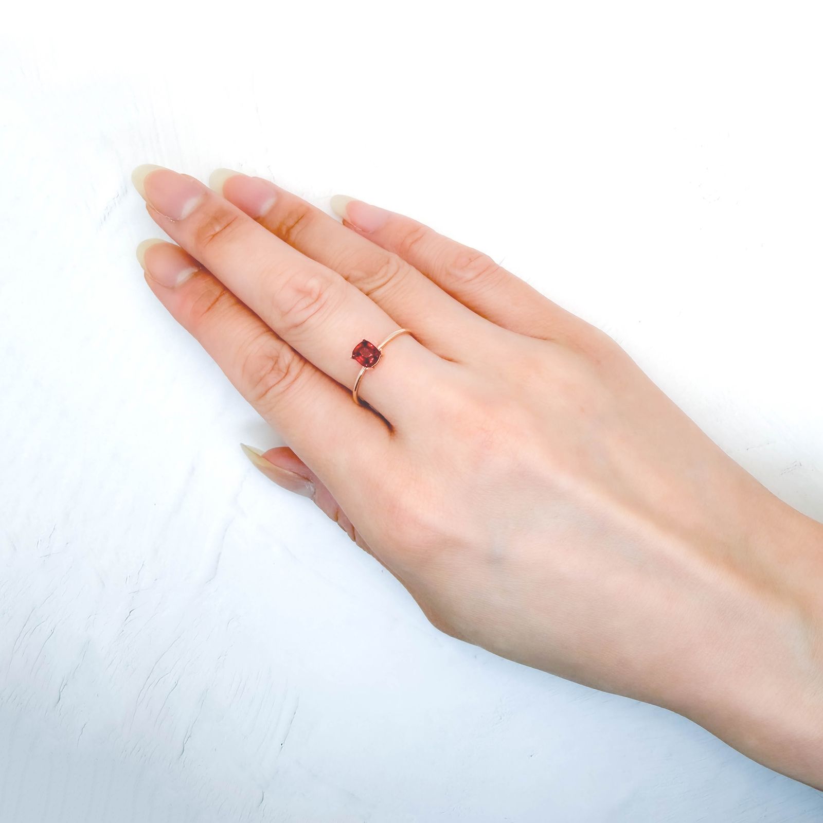 ジェダイスピネル(宝石名スピネル/別名ジェダイスピネル)ビルマ産 GUILD鑑付 0.54ct / 5.02x4.48mm前後 [260732536]