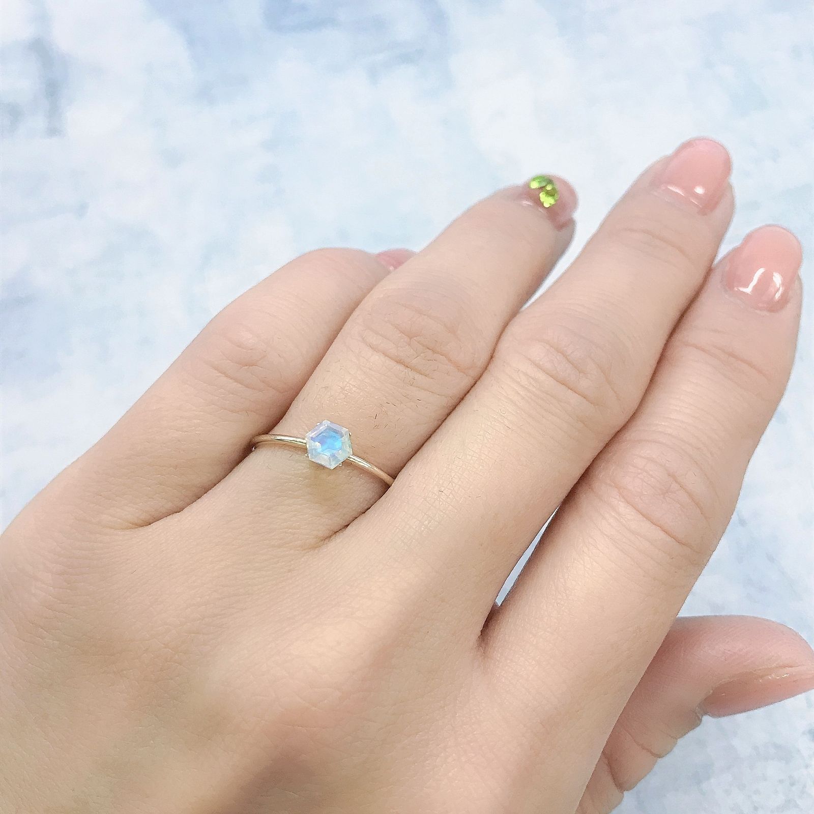 ◇ヘキサゴンカット◇エチオピアオパール(宝石名オパール)エチオピア産 0.30ct 識別済[220115477]4.6x4.5mm前後