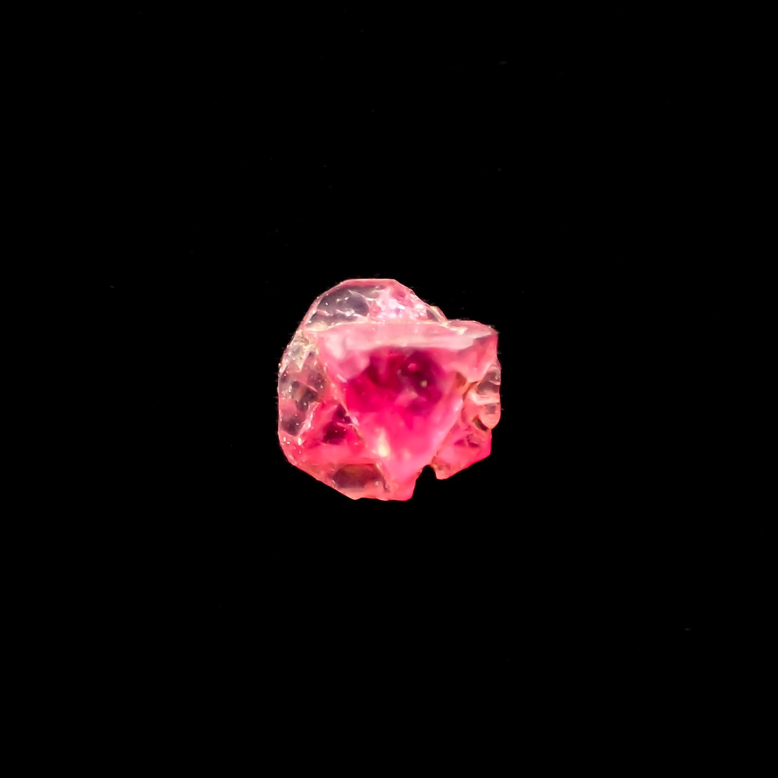 ツインクリスタルスピネル(スピネル式双晶）原石 ビルマ産 0.078ct[231124056]2.8x2.8mm前後