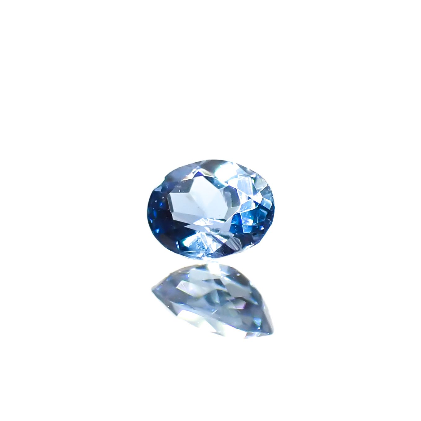 タトゥーアクアマリン ブラジル・ミナスジェライス州タトゥー鉱山産 0.11ct[240226064]3.6x2.8mm前後