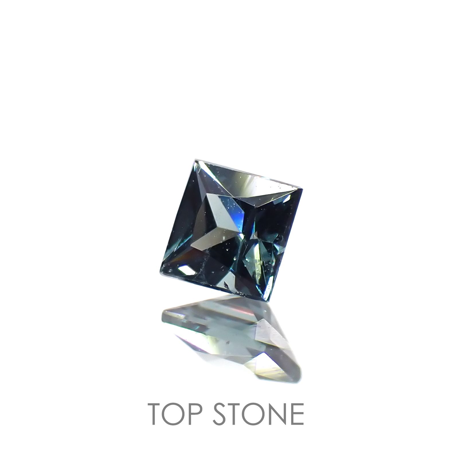 ◇プリンセスカット◇カラーチェンジガーネット アレキタイプ(宝石名ガーネット)マダガスカル・ベキリー産 0.17ct 識別済[221219614]2.8x2.8mm前後