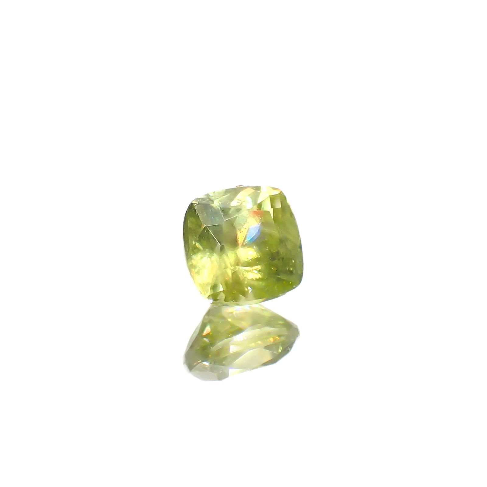 スフェーン マダガスカル産 0.40ct[240627910]4.1x4mm前後