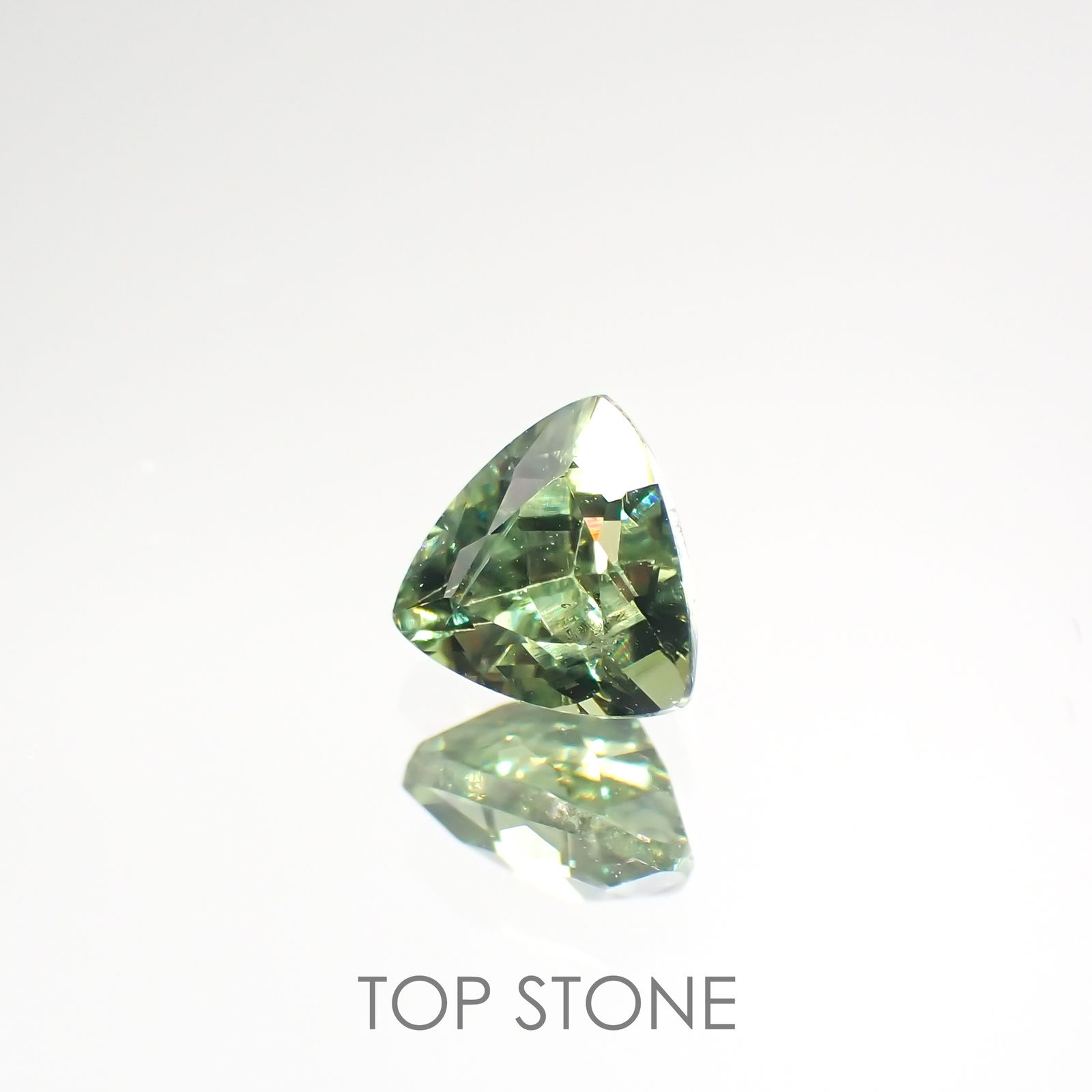 デマントイドガーネット(宝石名デマントイド・ガーネット) ナミビア産 0.60ct 識別済[210812790]5.2×4.9mm前後