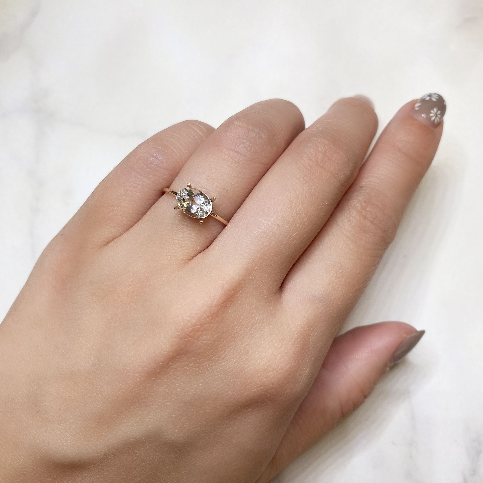 カラーレススポジュミン(宝石名ホワイト・スポジュミン) ブラジル産 1.52ct 識別済[210912627]7.9×5.9mm前後