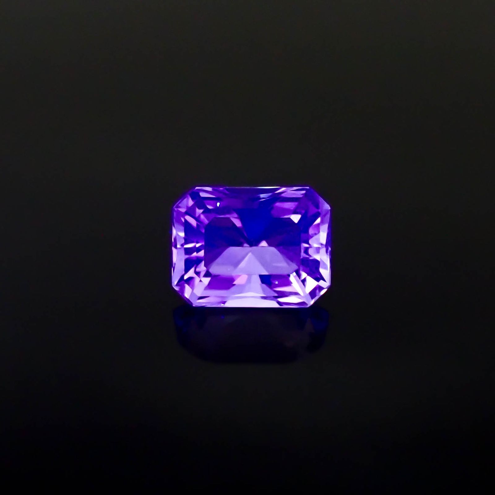 カラーレスフローライト フルオレッセンス イギリス産 2.33ct [250430160]8.5x6.4mm前後