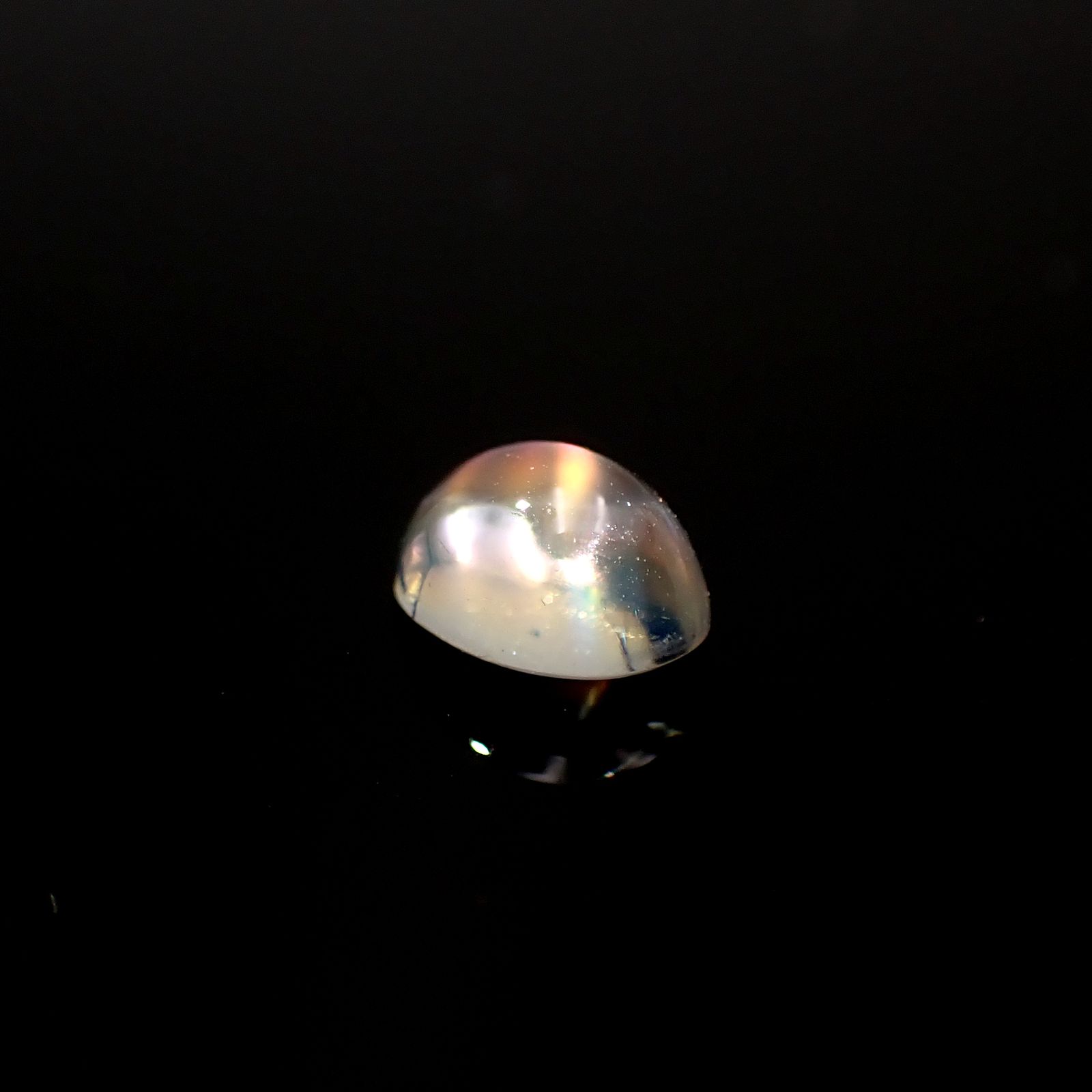 レインボームーンストーン(宝石名アンデシン)インド・タミルナードゥ州産 0.73ct 識別済[240828623]6.3x4.7mm前後