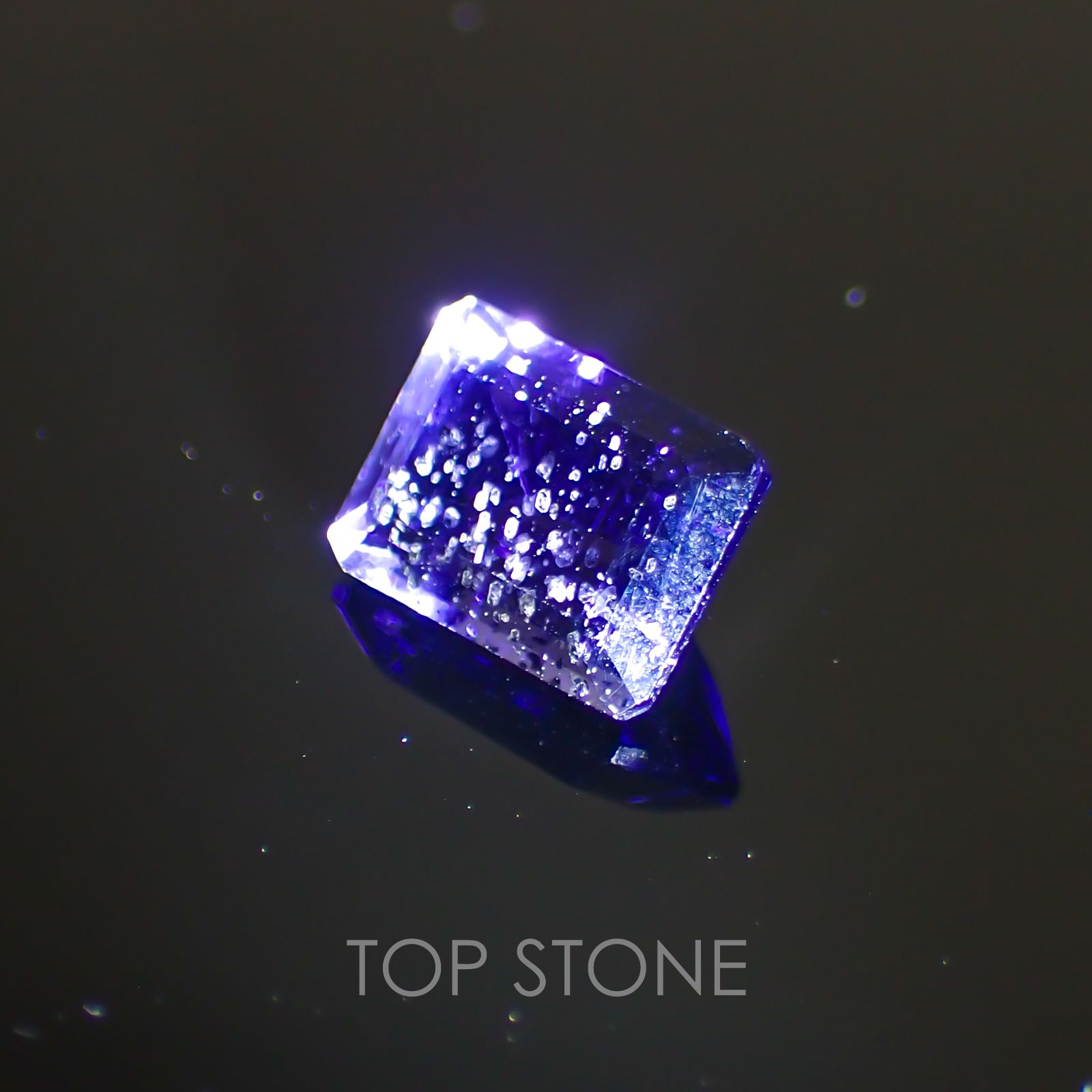アイオライトサンストーン インド・ブラジル産 ルース 1.53ct[20129283]8.1×6.1mm前後