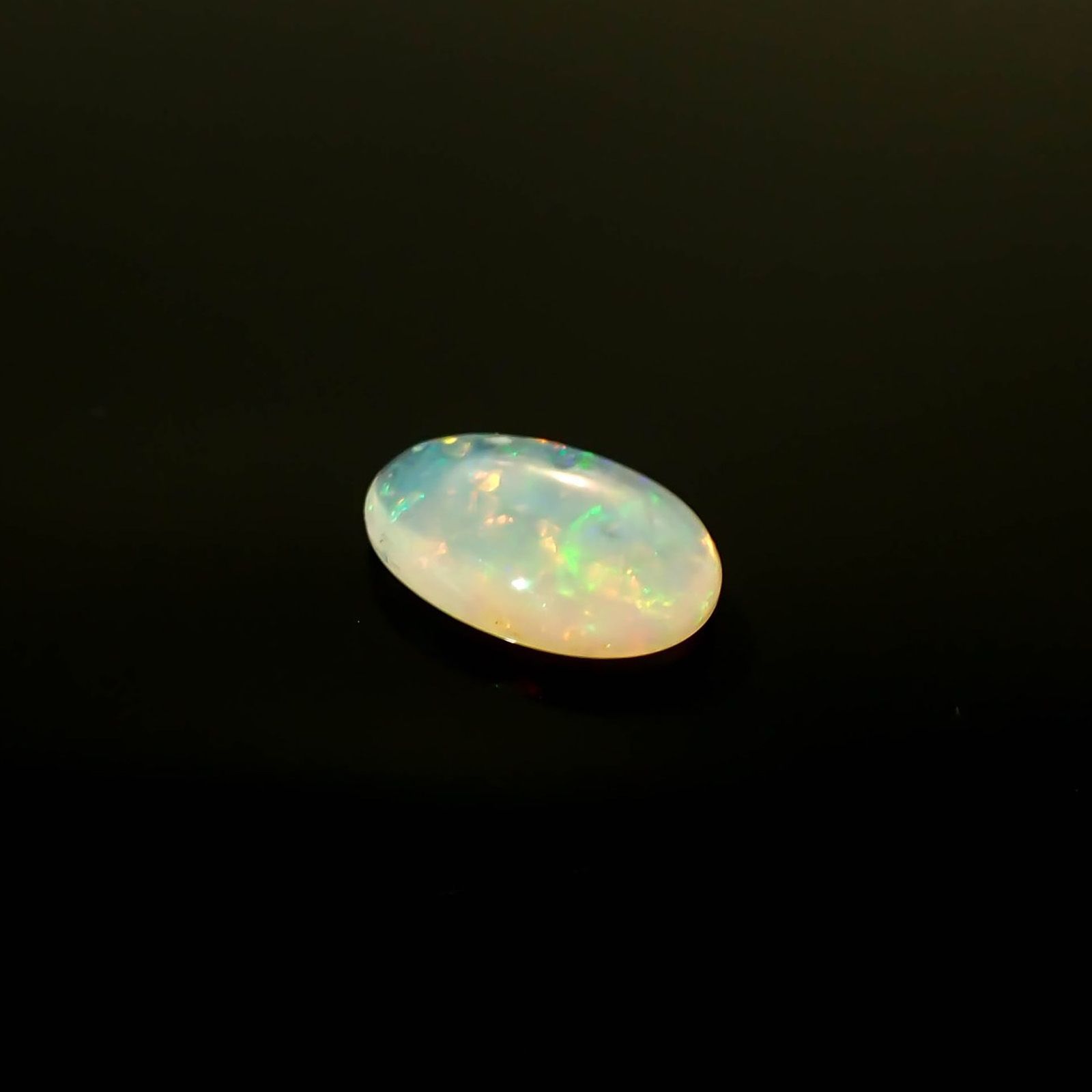 オパール オーストラリア産 1.33ct / 10.9x7.5mm前後 [231225215]