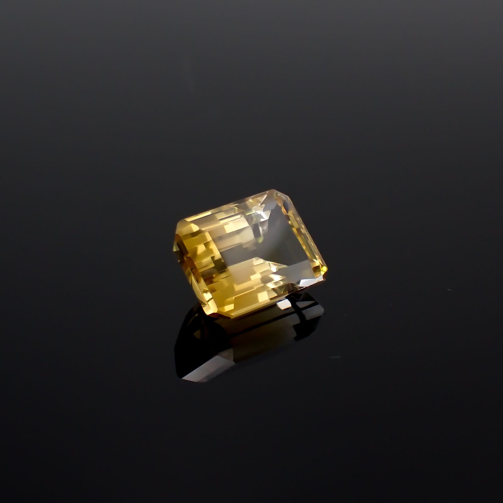 バイカラーシトリン ブラジル・ミナスジェライス州産 8.53ct[240326465]13.1x10mm前後