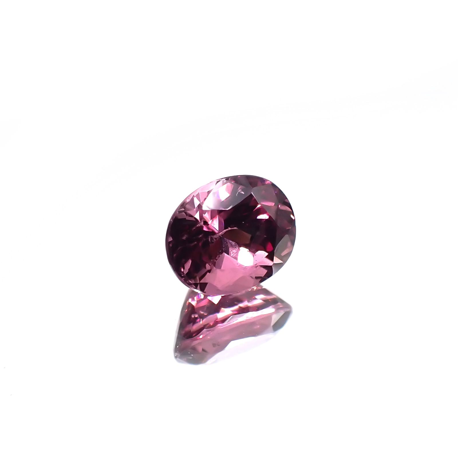 カラーシフト マラヤガーネット(宝石名ガーネット) タンザニア産 1.43ct 識別済[210711881]6.9×5.6mm前後