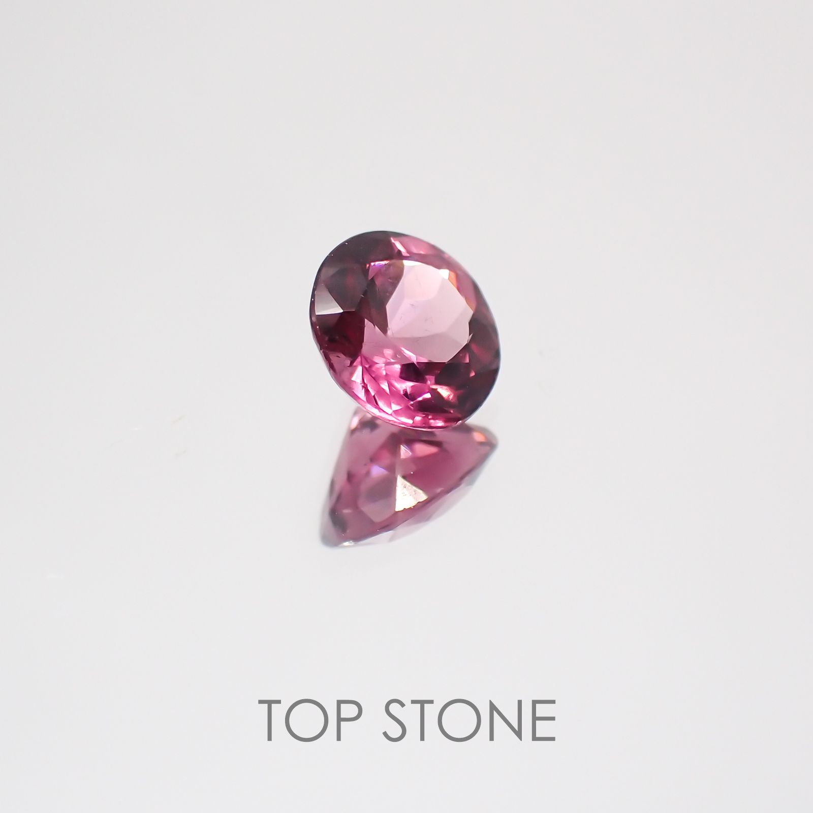 カラーチェンジマラヤガーネット タンザニア産 ルース 0.69ct[21059664]5.4×5.4mm前後