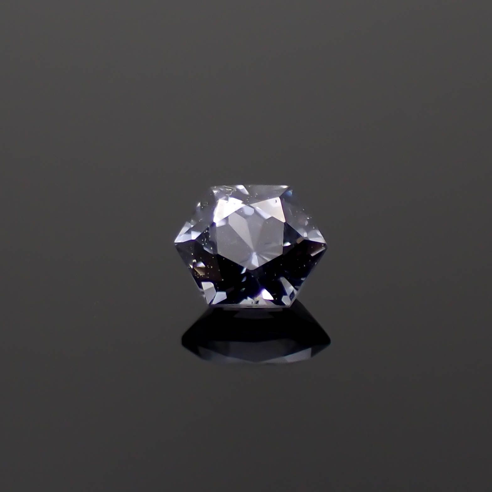 ◇ヘキサゴンカット◇バイオレットスピネル(宝石名スピネル)ビルマ/マダガスカル産 0.30ct 識別済[230220670]3.7x3.5mm前後