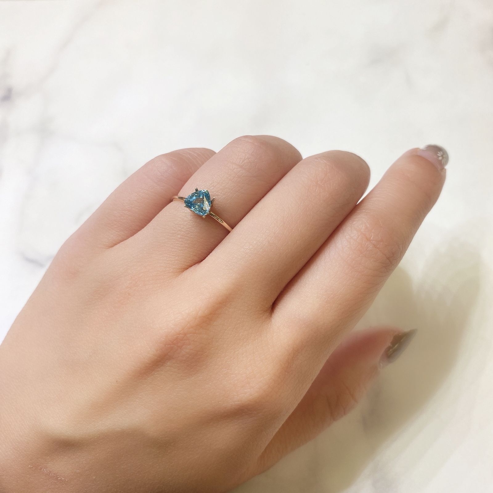 ブルージルコン(宝石名ジルコン) カンボジア産 1.24ct 識別済[211013446]6×5.9mm前後